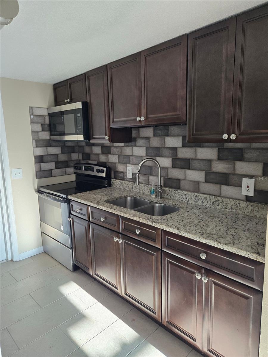 1503 E NAVAJO AVE #B, TAMPA, FL, 33612