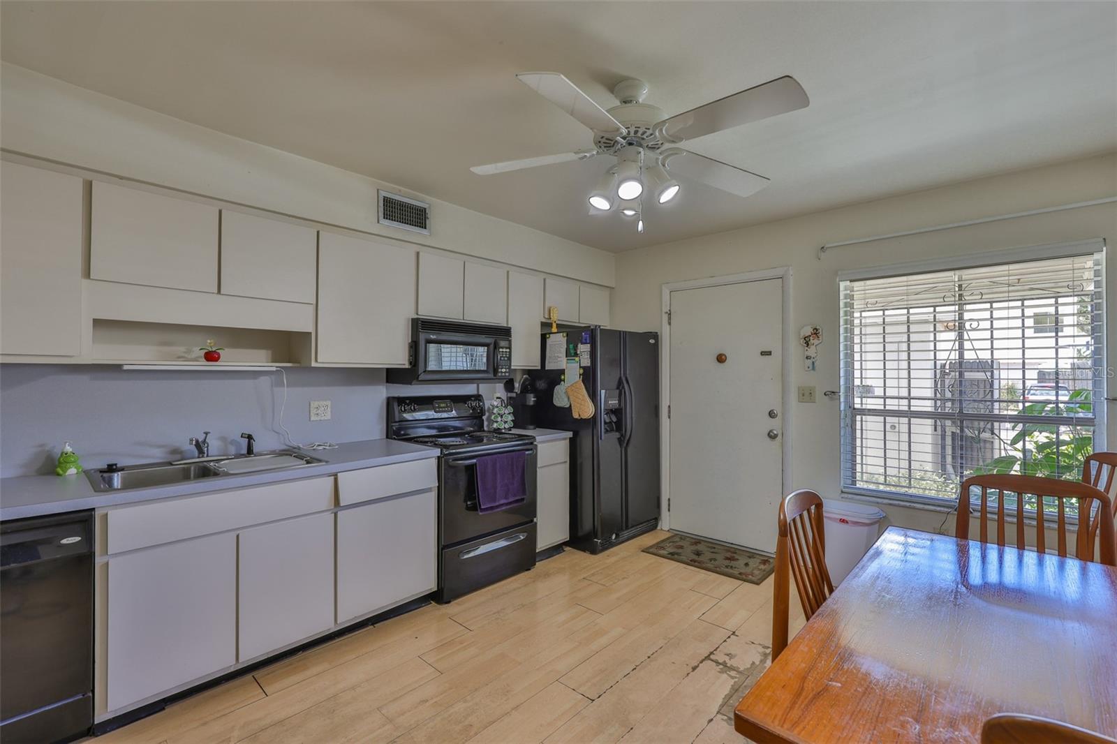 4513 W LA VILLA LN, TAMPA, FL, 33611