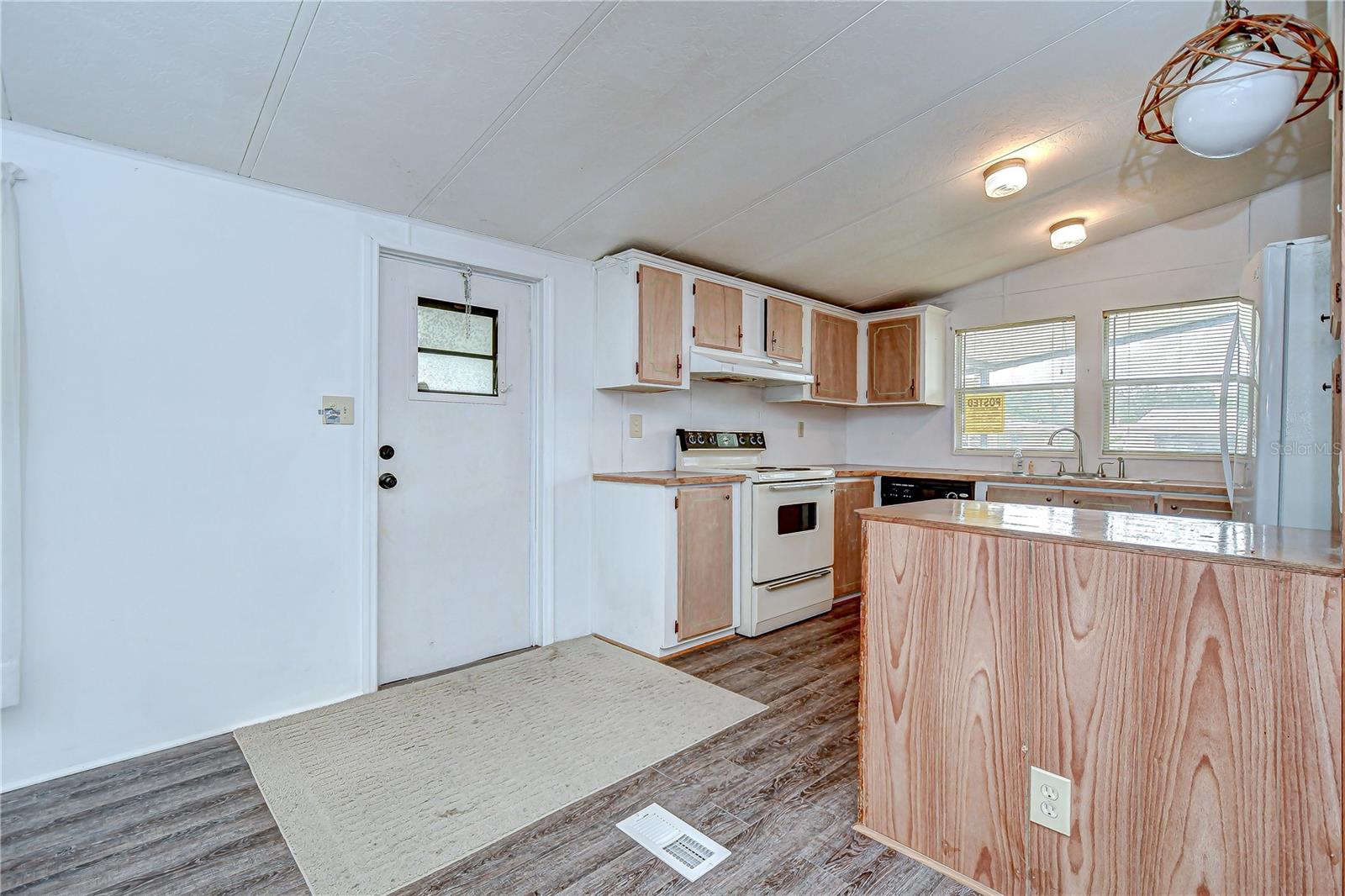 TB8425420 Property Photo