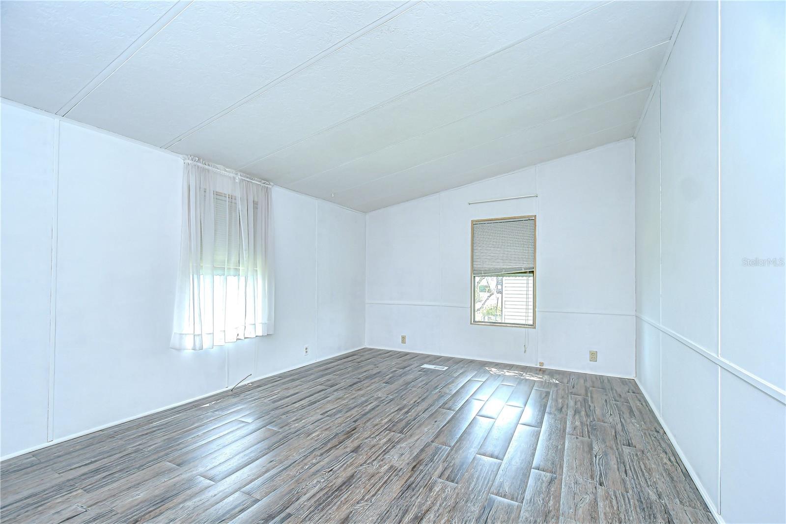 TB8425420 Property Photo