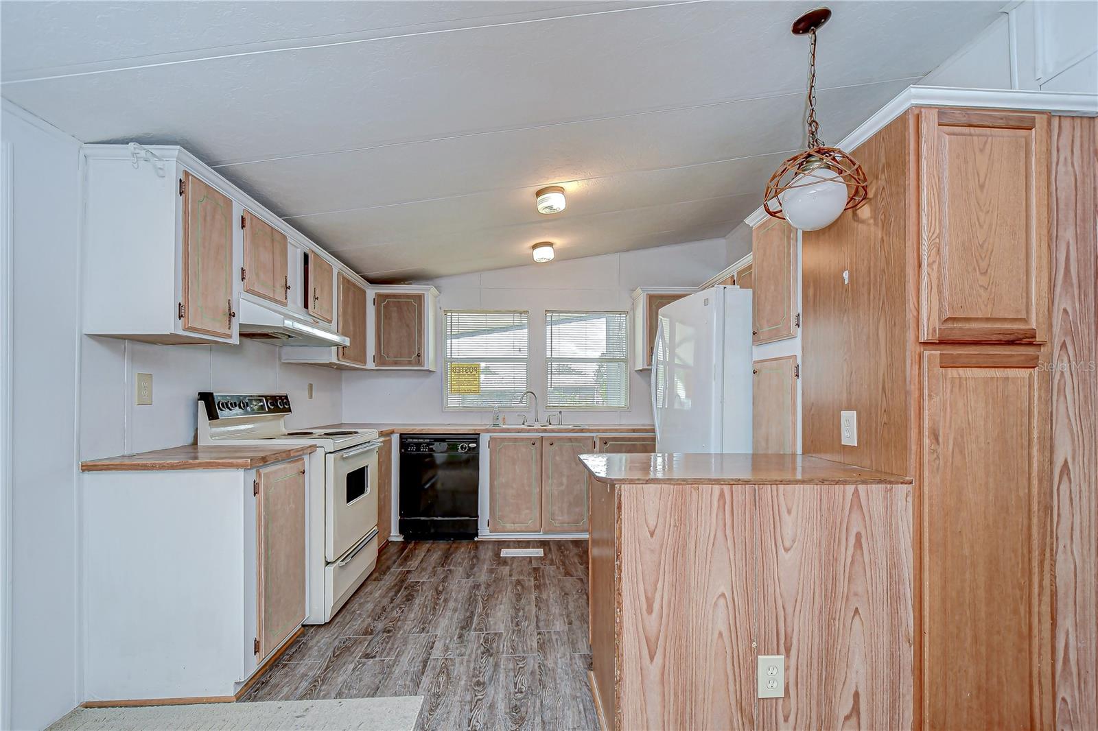 TB8425420 Property Photo