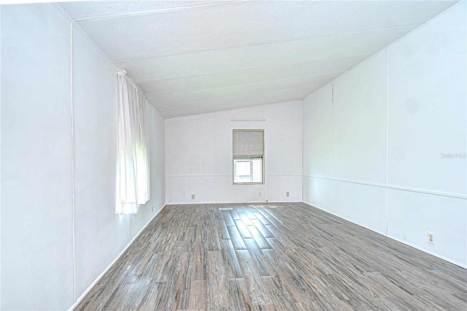 TB8425420 Property Photo