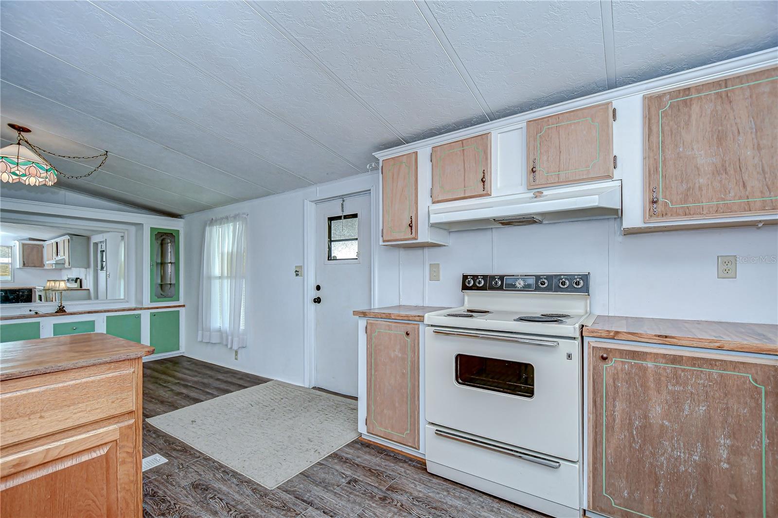 TB8425420 Property Photo