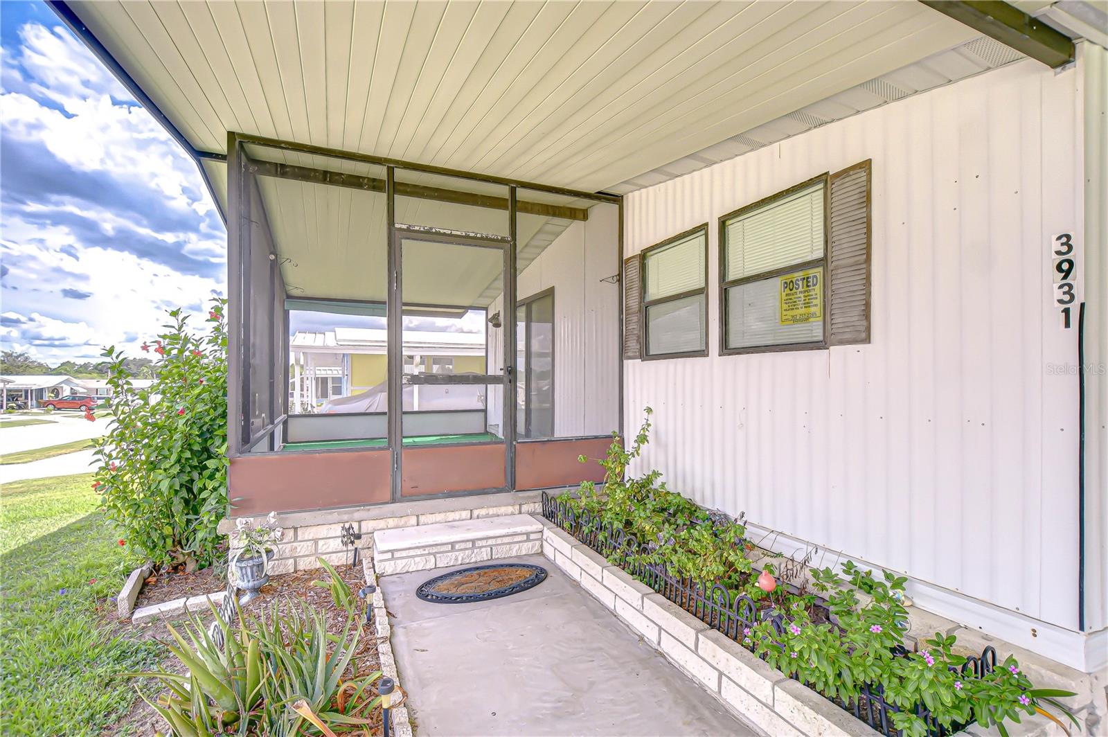 TB8425420 Property Photo