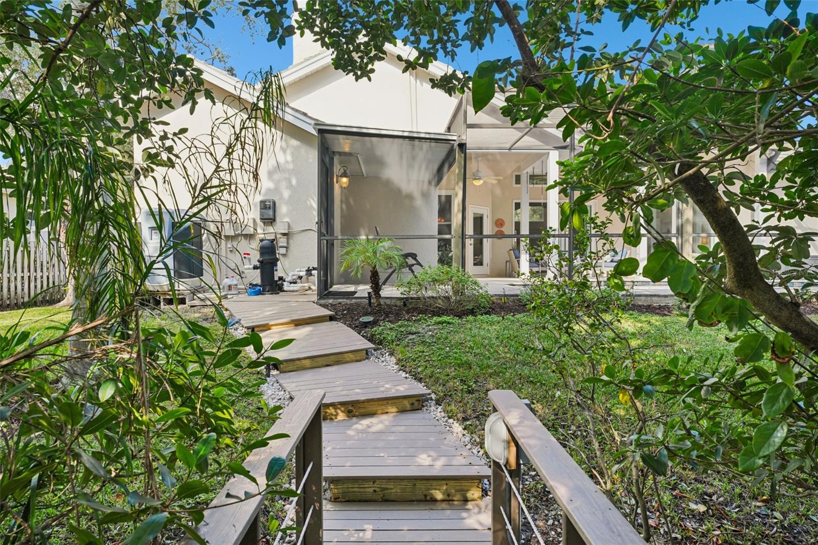 660 BAY LAUREL CT NE, ST PETERSBURG, FL, 33703