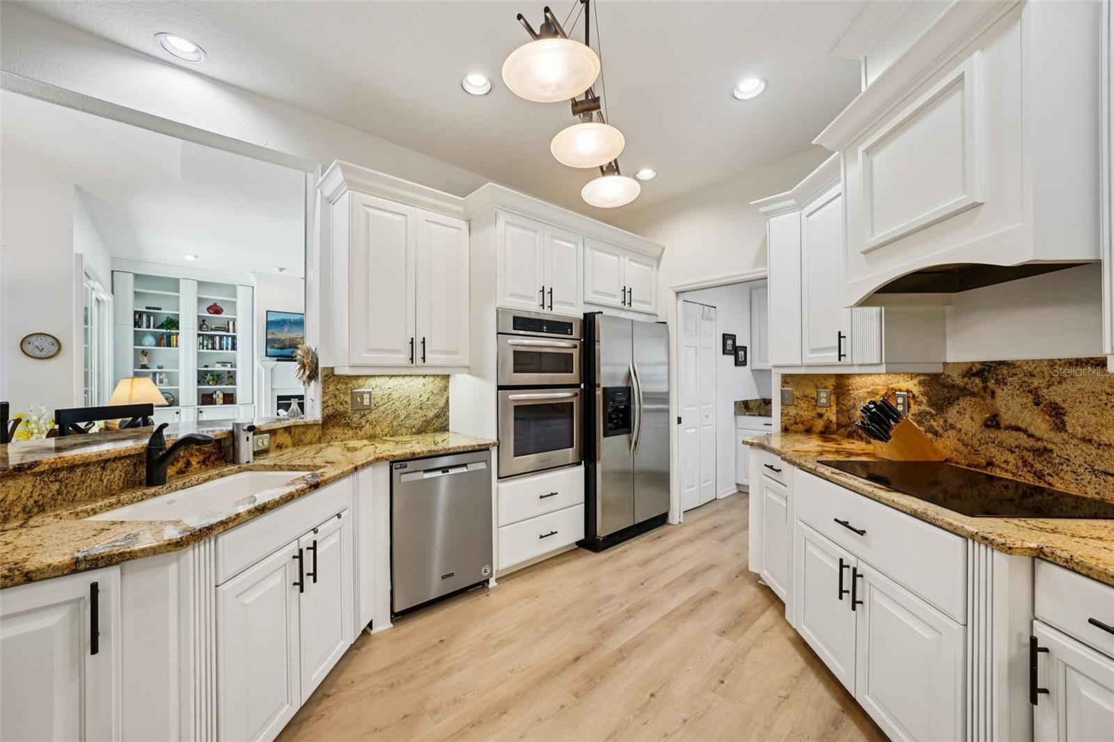 660 BAY LAUREL CT NE, ST PETERSBURG, FL, 33703