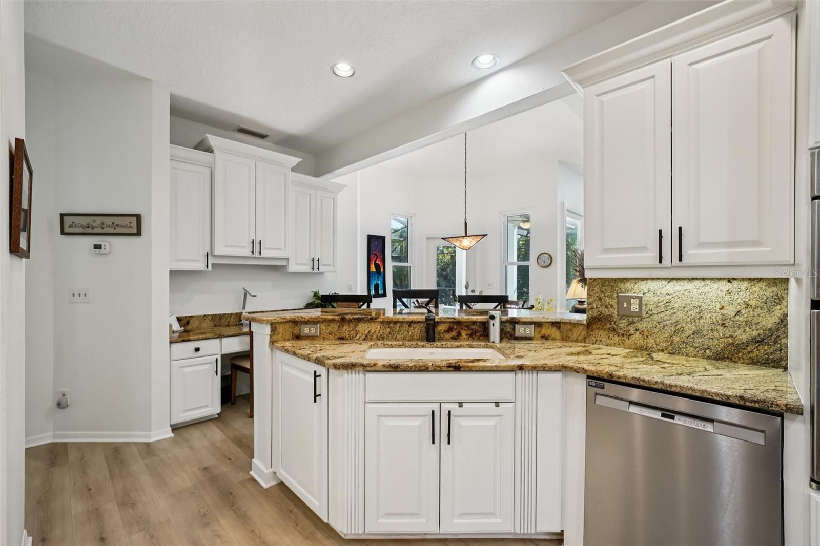 660 BAY LAUREL CT NE, ST PETERSBURG, FL, 33703