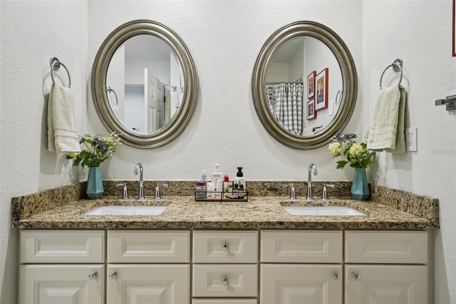 660 BAY LAUREL CT NE, ST PETERSBURG, FL, 33703