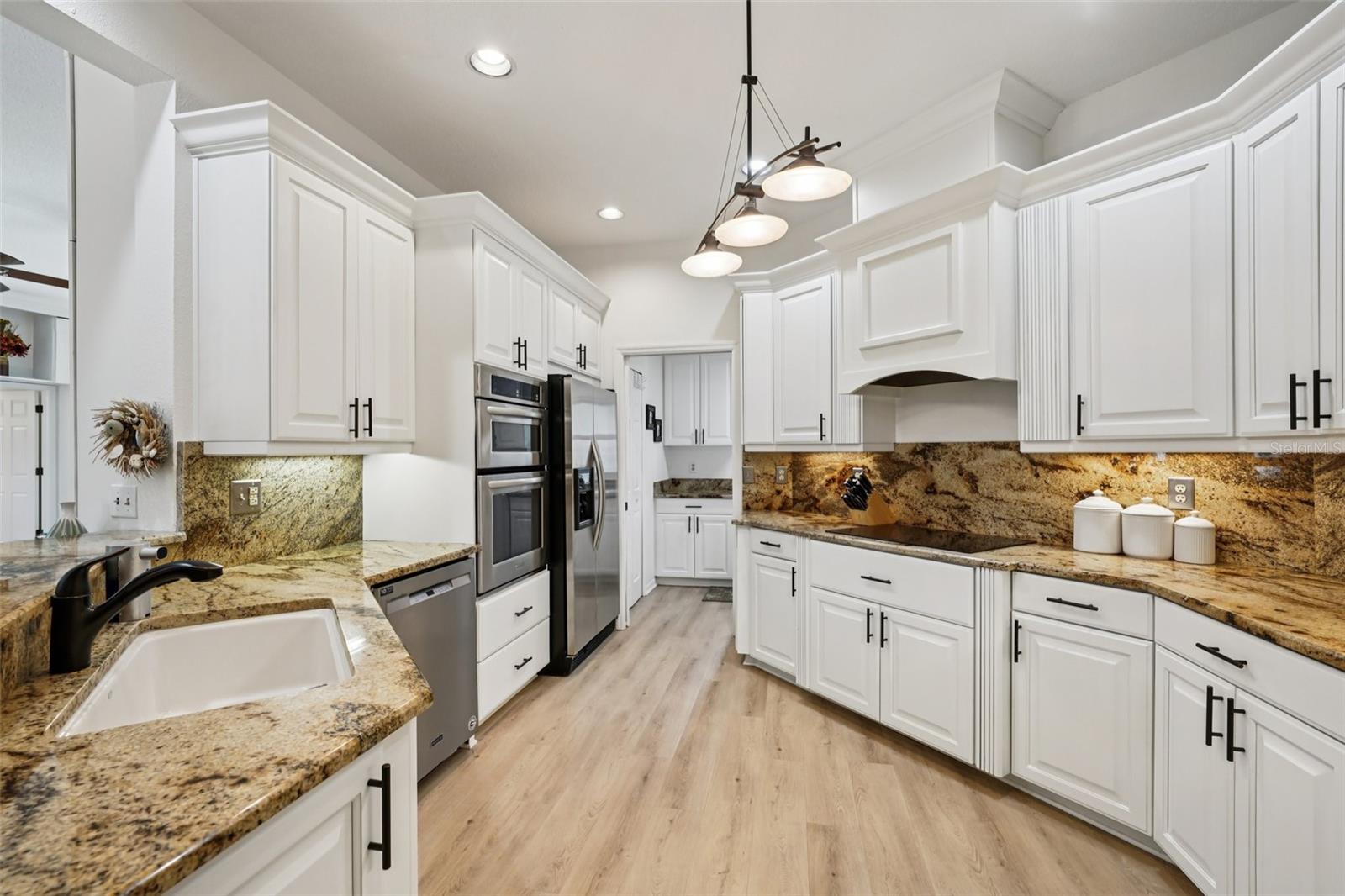 660 BAY LAUREL CT NE, ST PETERSBURG, FL, 33703