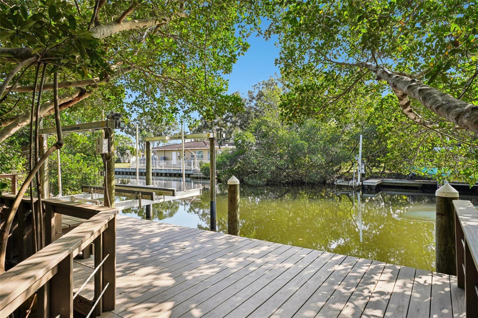 660 BAY LAUREL CT NE, ST PETERSBURG, FL, 33703