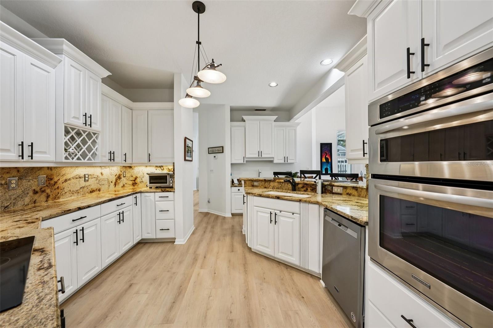 660 BAY LAUREL CT NE, ST PETERSBURG, FL, 33703