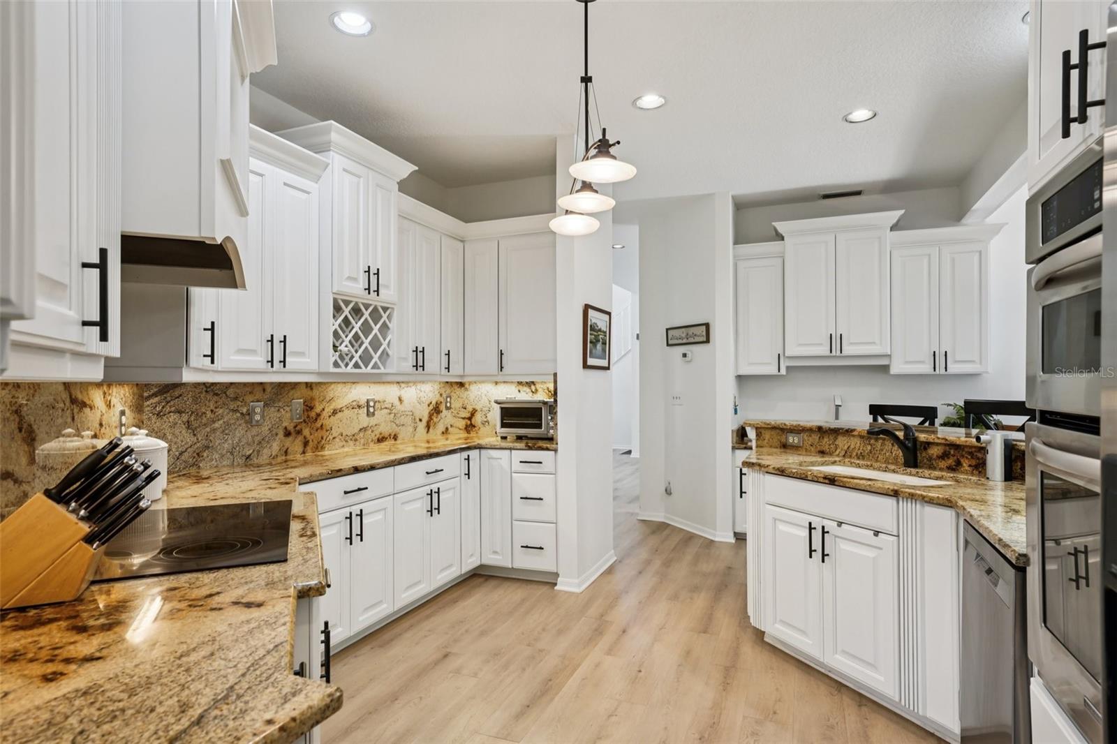 660 BAY LAUREL CT NE, ST PETERSBURG, FL, 33703