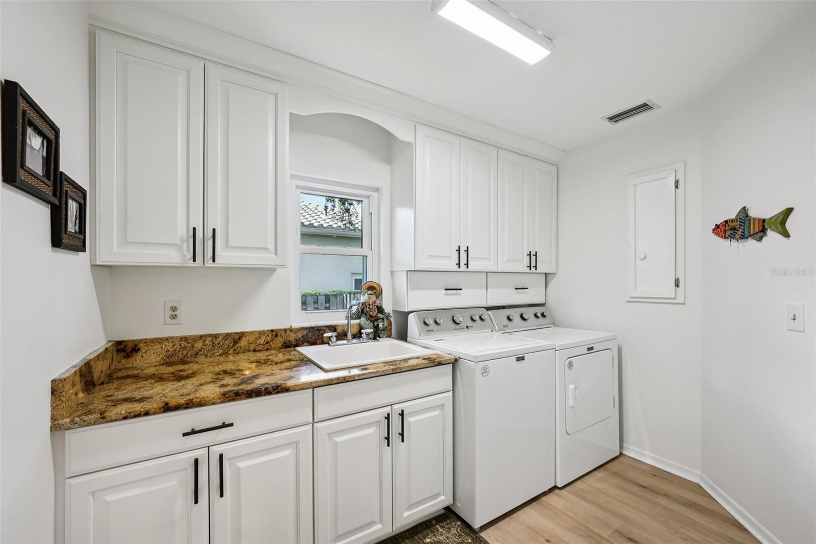 660 BAY LAUREL CT NE, ST PETERSBURG, FL, 33703