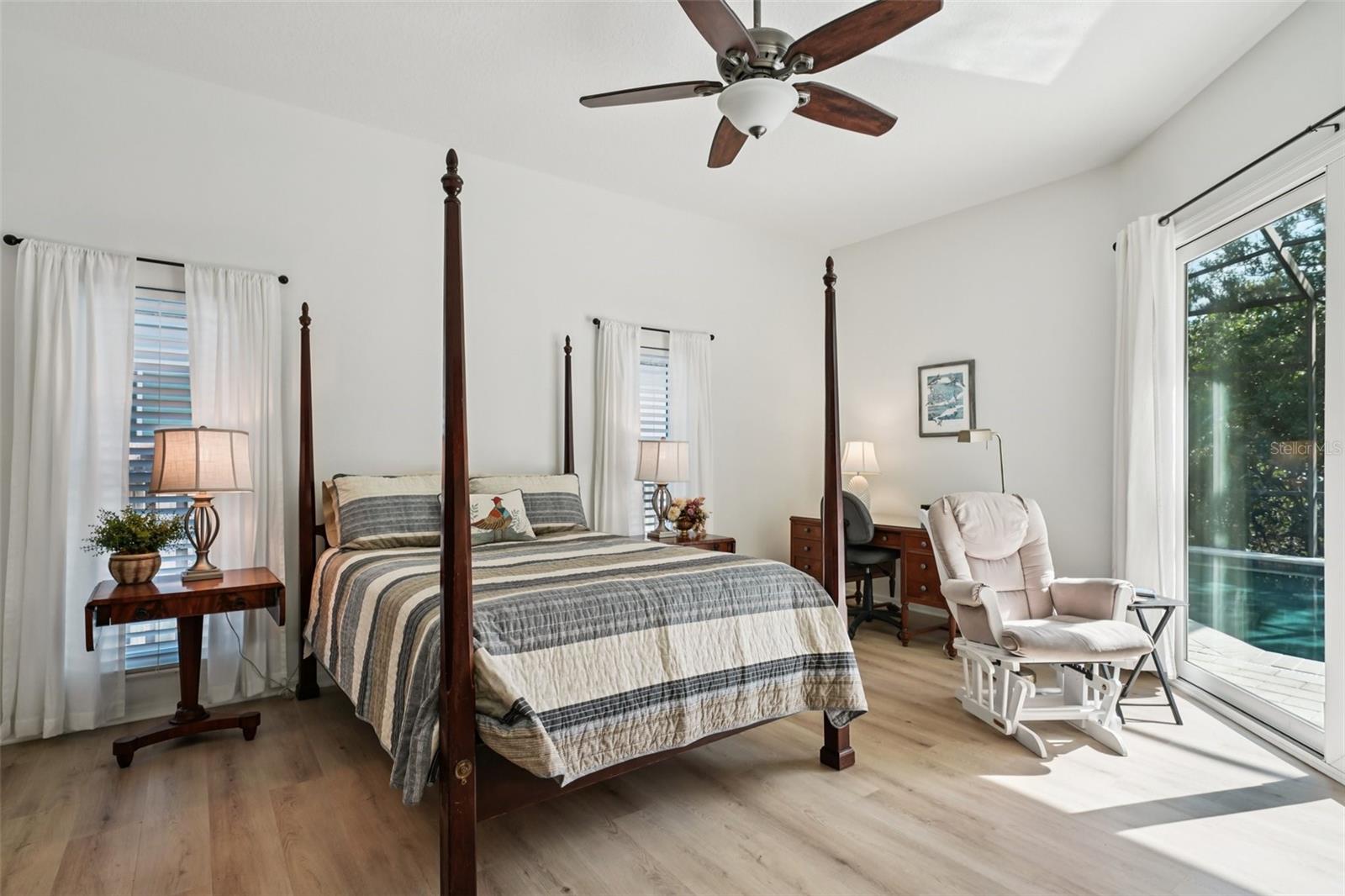 660 BAY LAUREL CT NE, ST PETERSBURG, FL, 33703