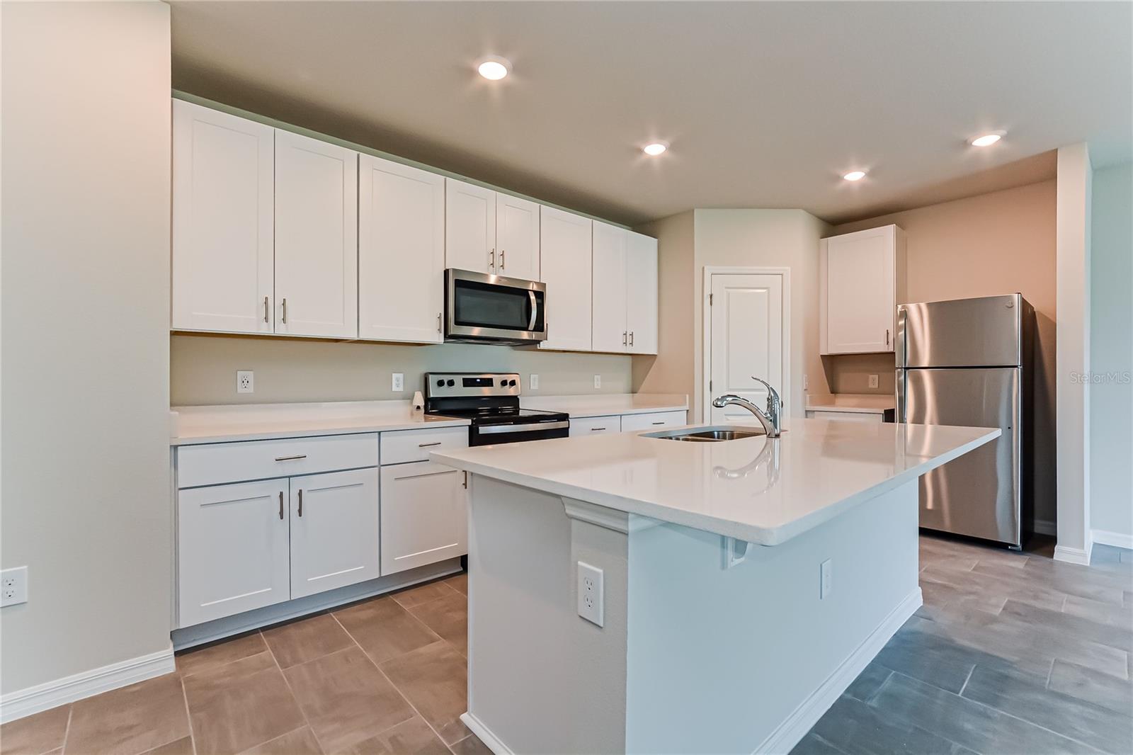 1090 OAK VALLEY DR, AUBURNDALE, FL, 33823