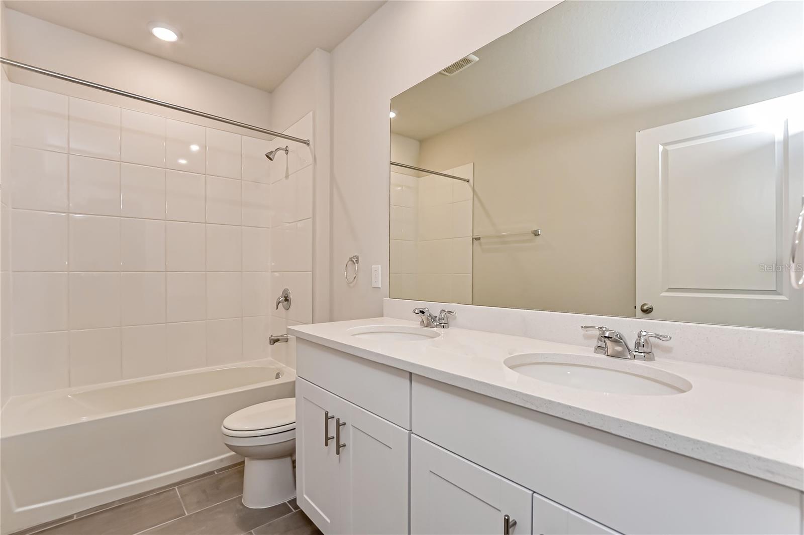 1090 OAK VALLEY DR, AUBURNDALE, FL, 33823