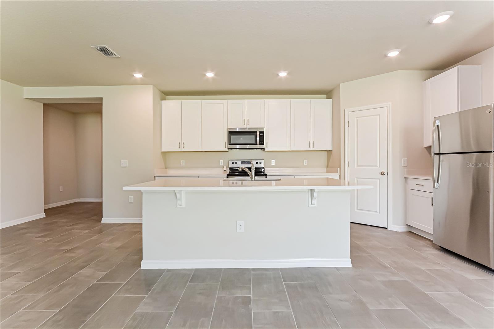 1090 OAK VALLEY DR, AUBURNDALE, FL, 33823