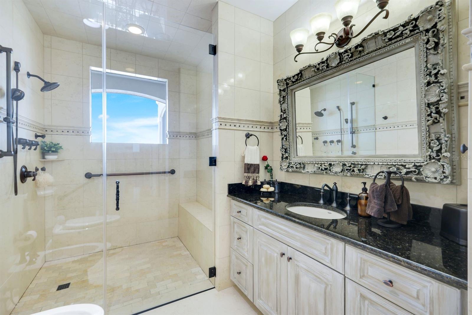 N6140444 Property Photo