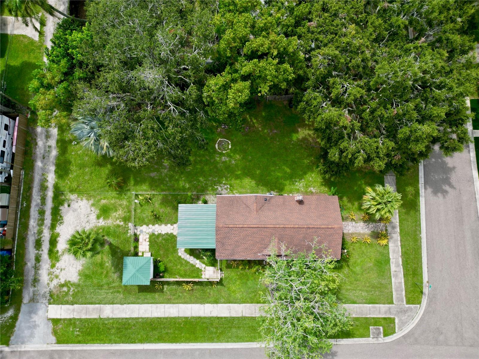 Adjacent vacant lot is also for sale