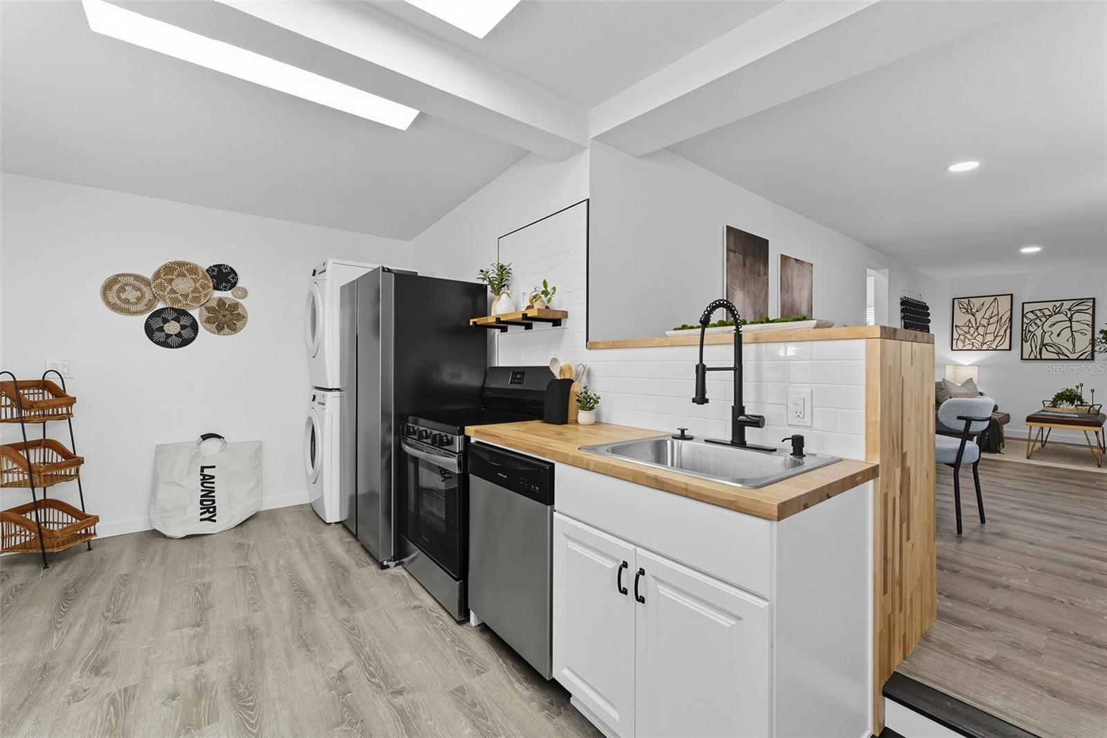 6470 64TH AVE N, PINELLAS PARK, FL, 33781