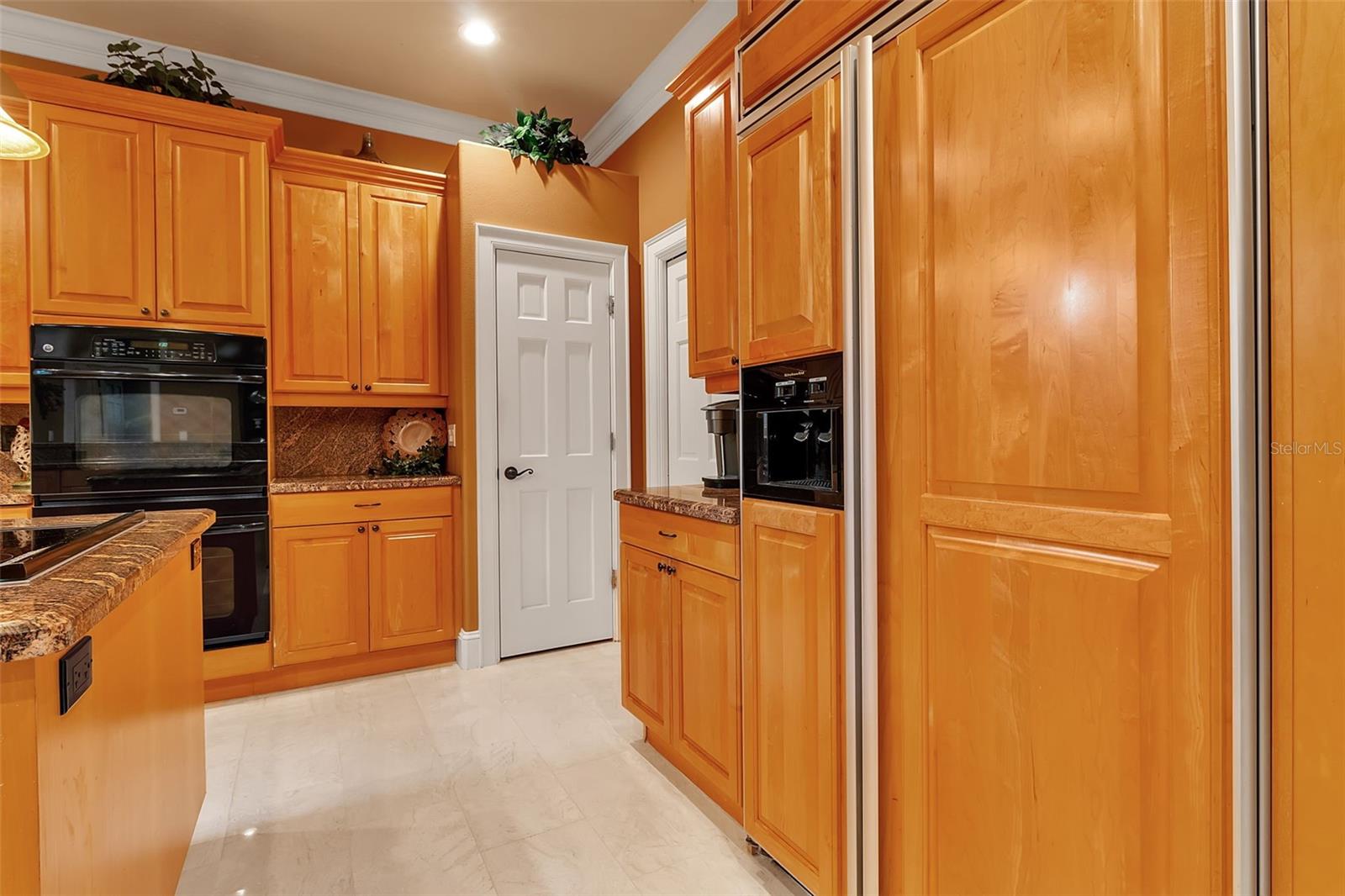 A4664436 Property Photo
