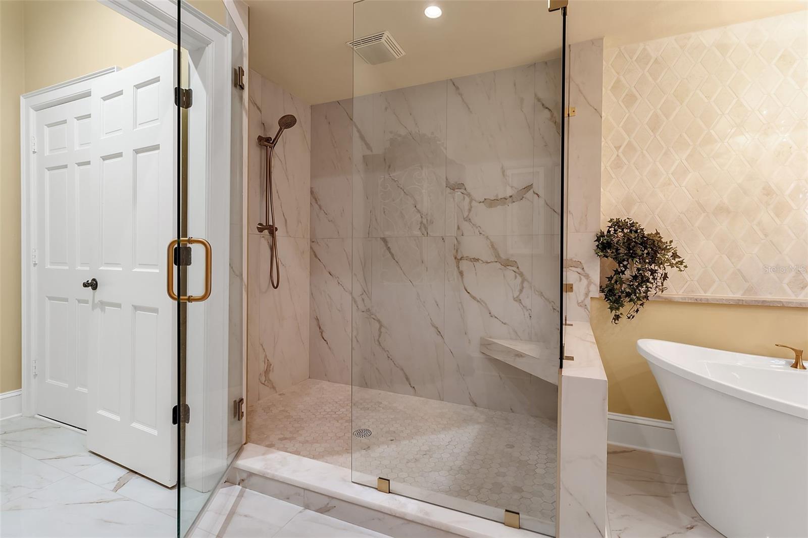 A4664436 Property Photo