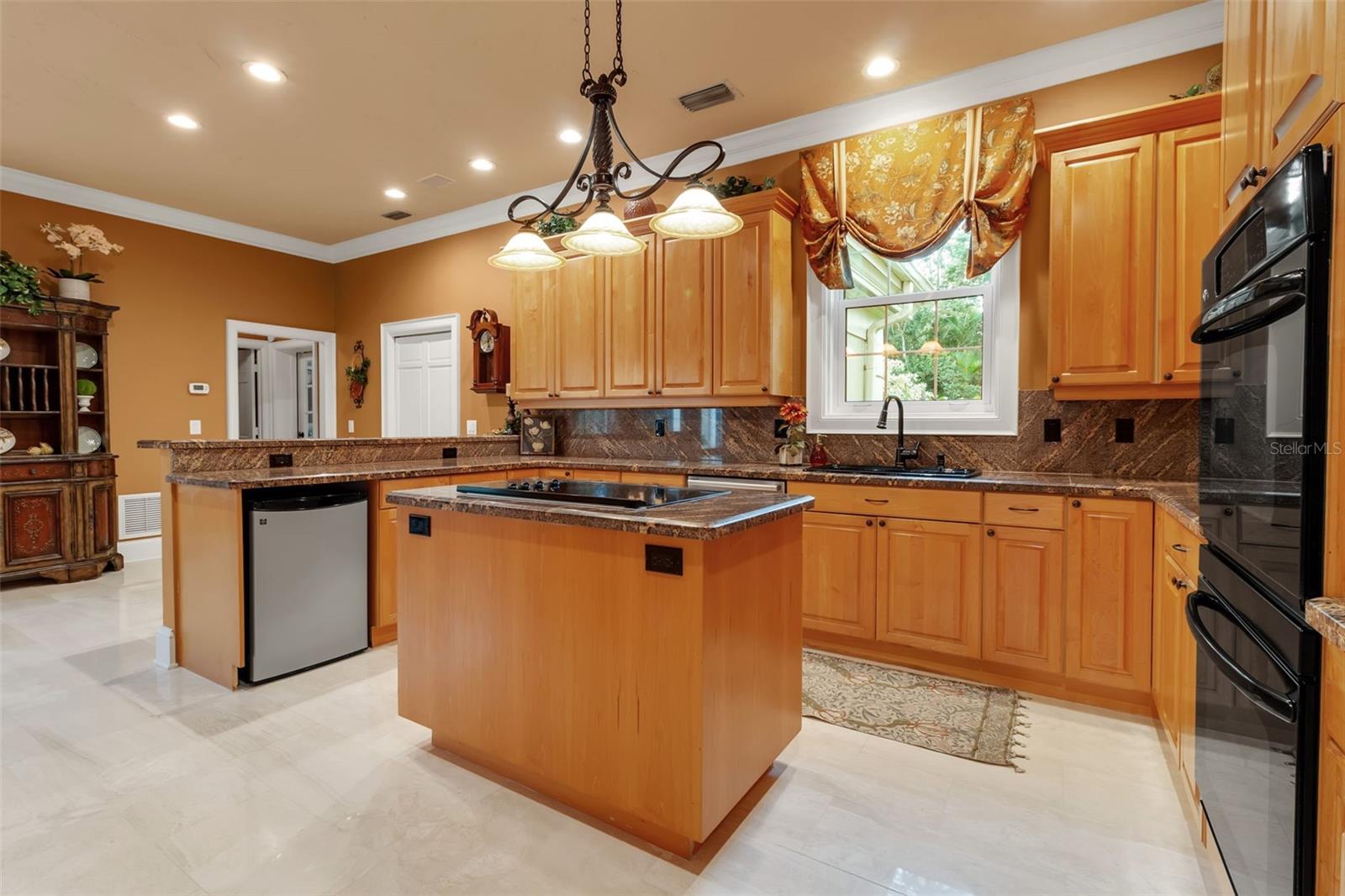 A4664436 Property Photo