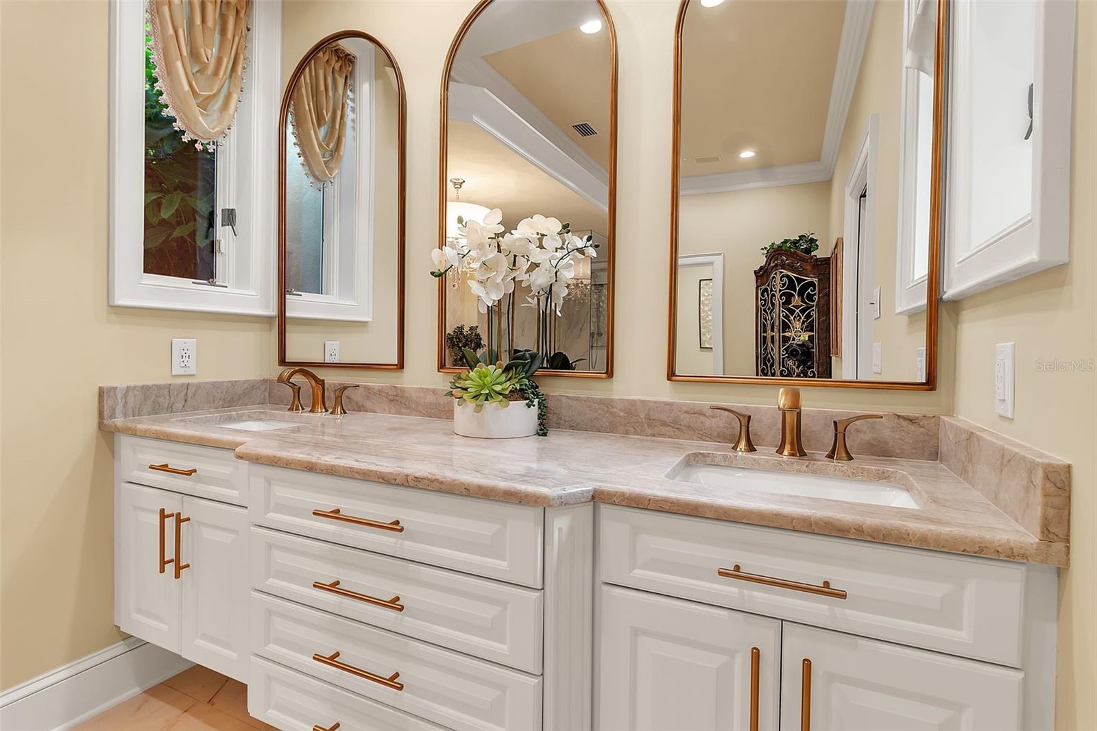 A4664436 Property Photo