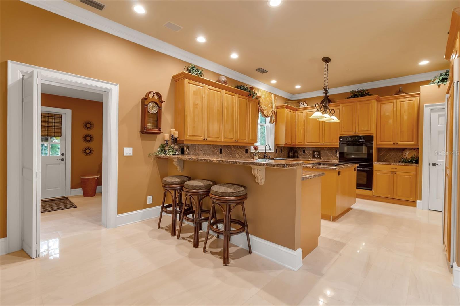 A4664436 Property Photo