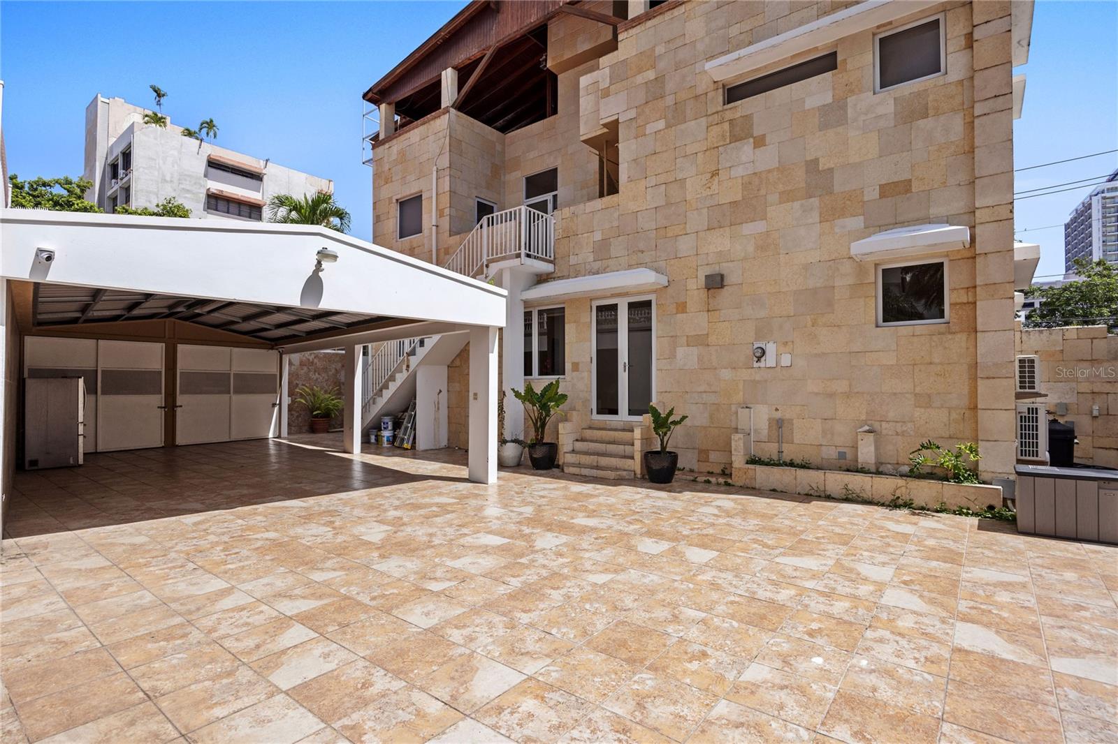 PR9115939 Property Photo