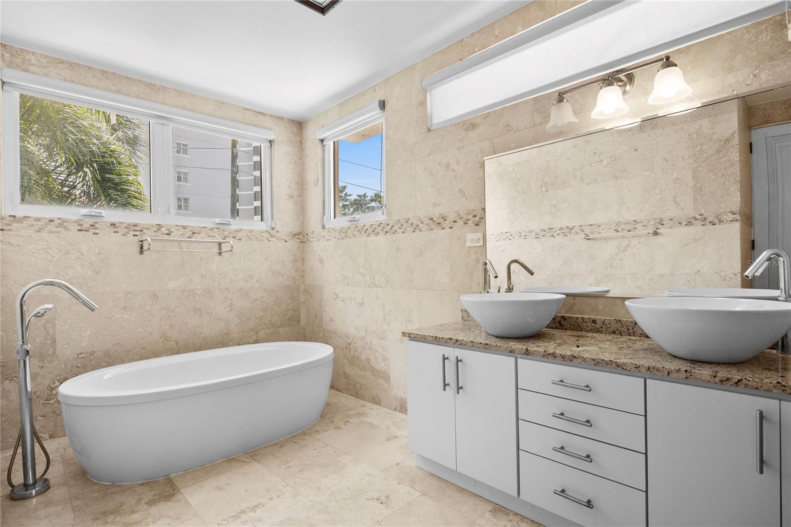 PR9115939 Property Photo