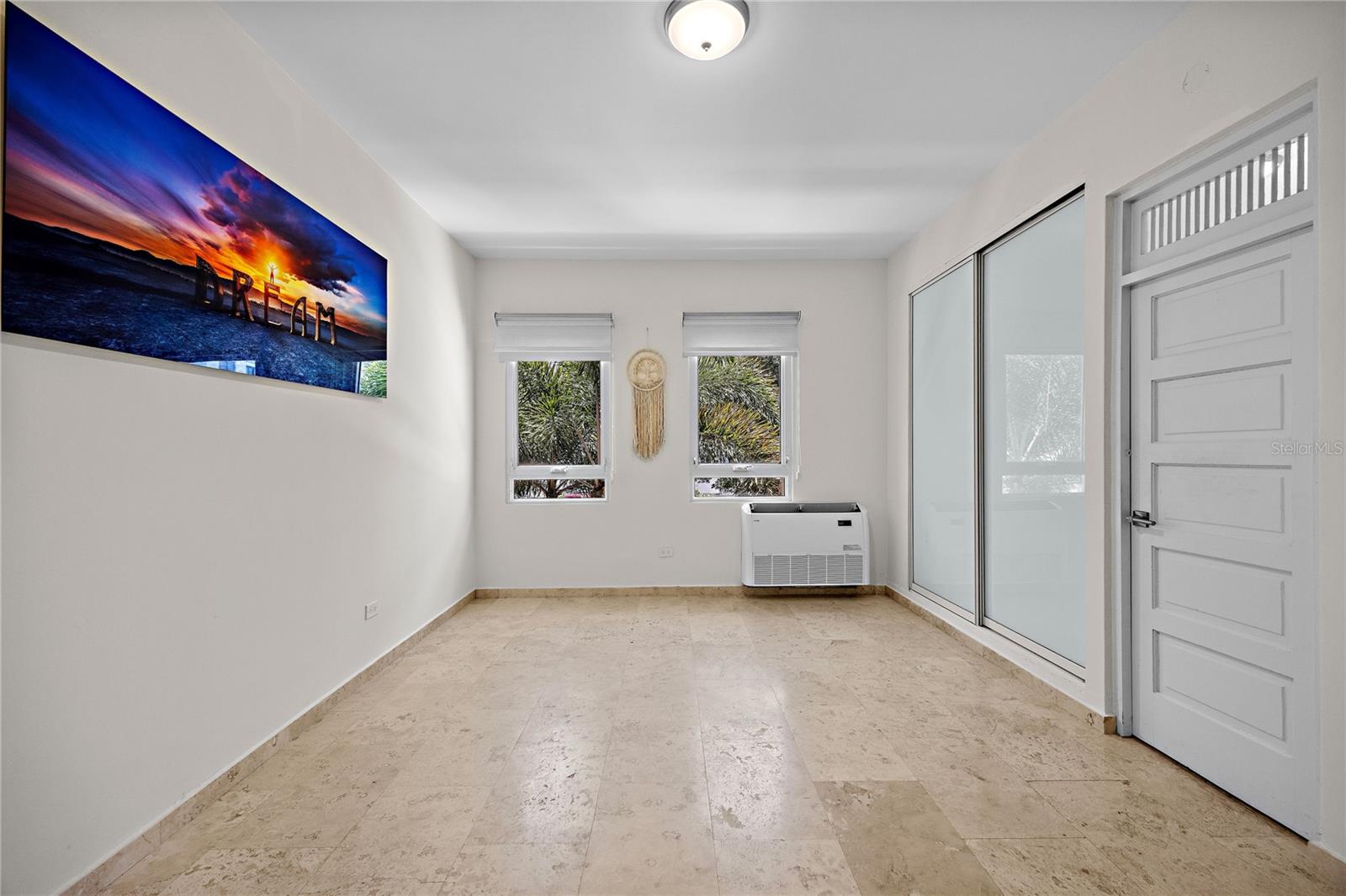 PR9115939 Property Photo