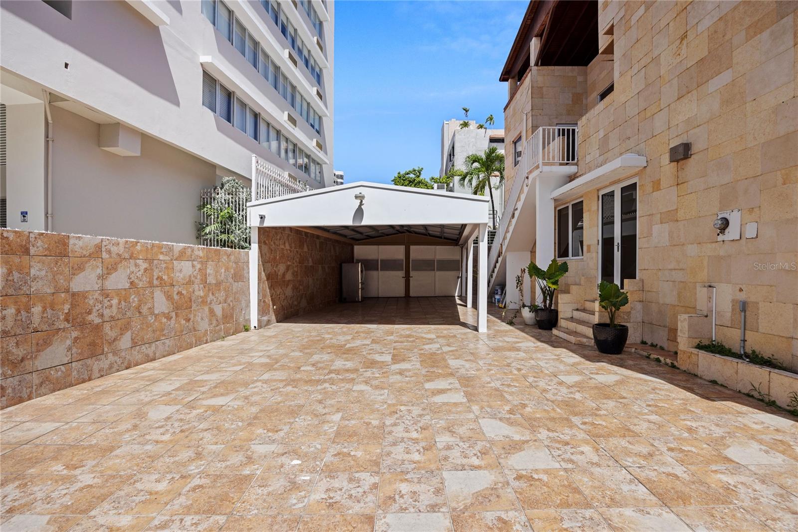 PR9115939 Property Photo