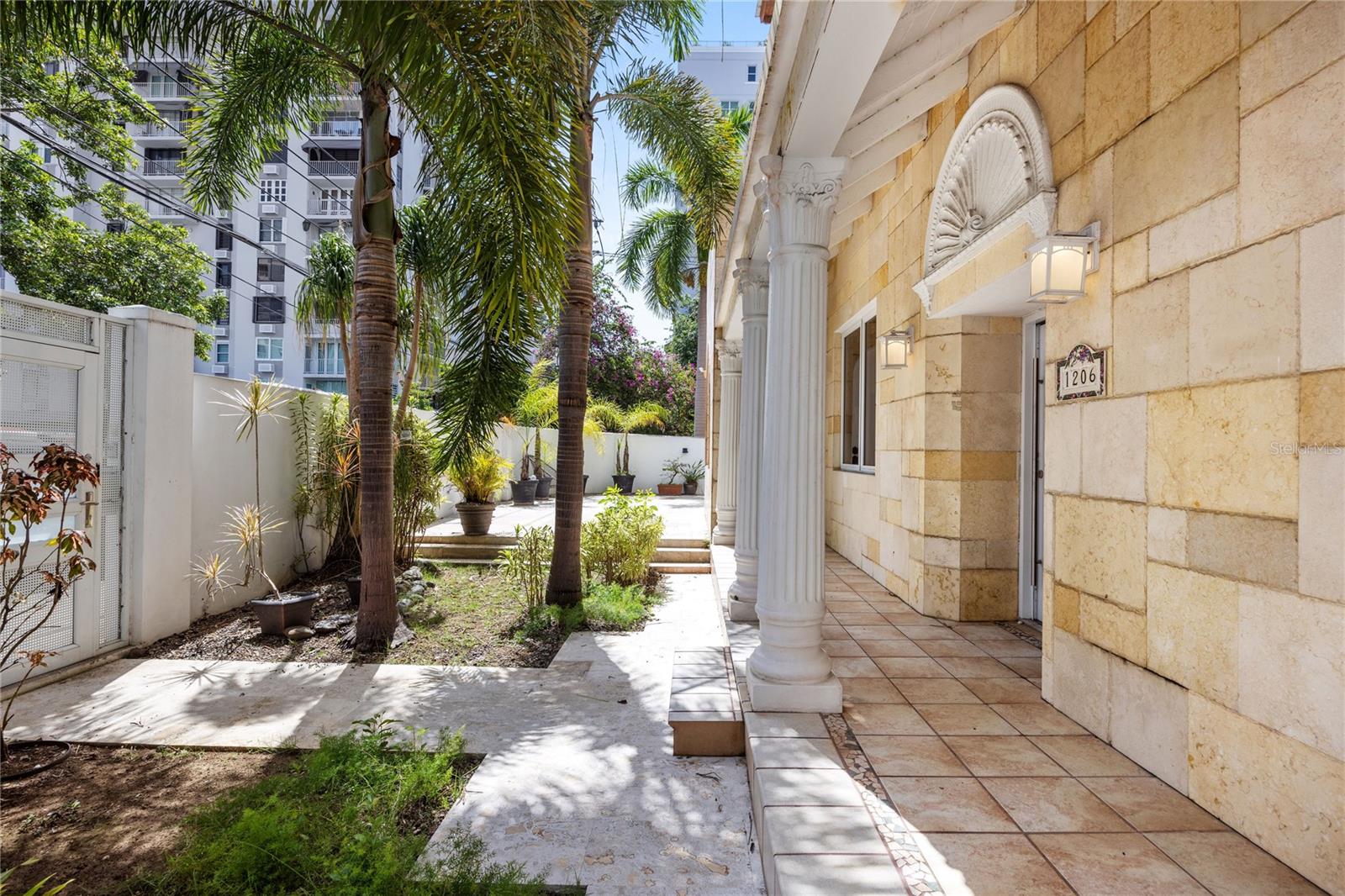 PR9115939 Property Photo