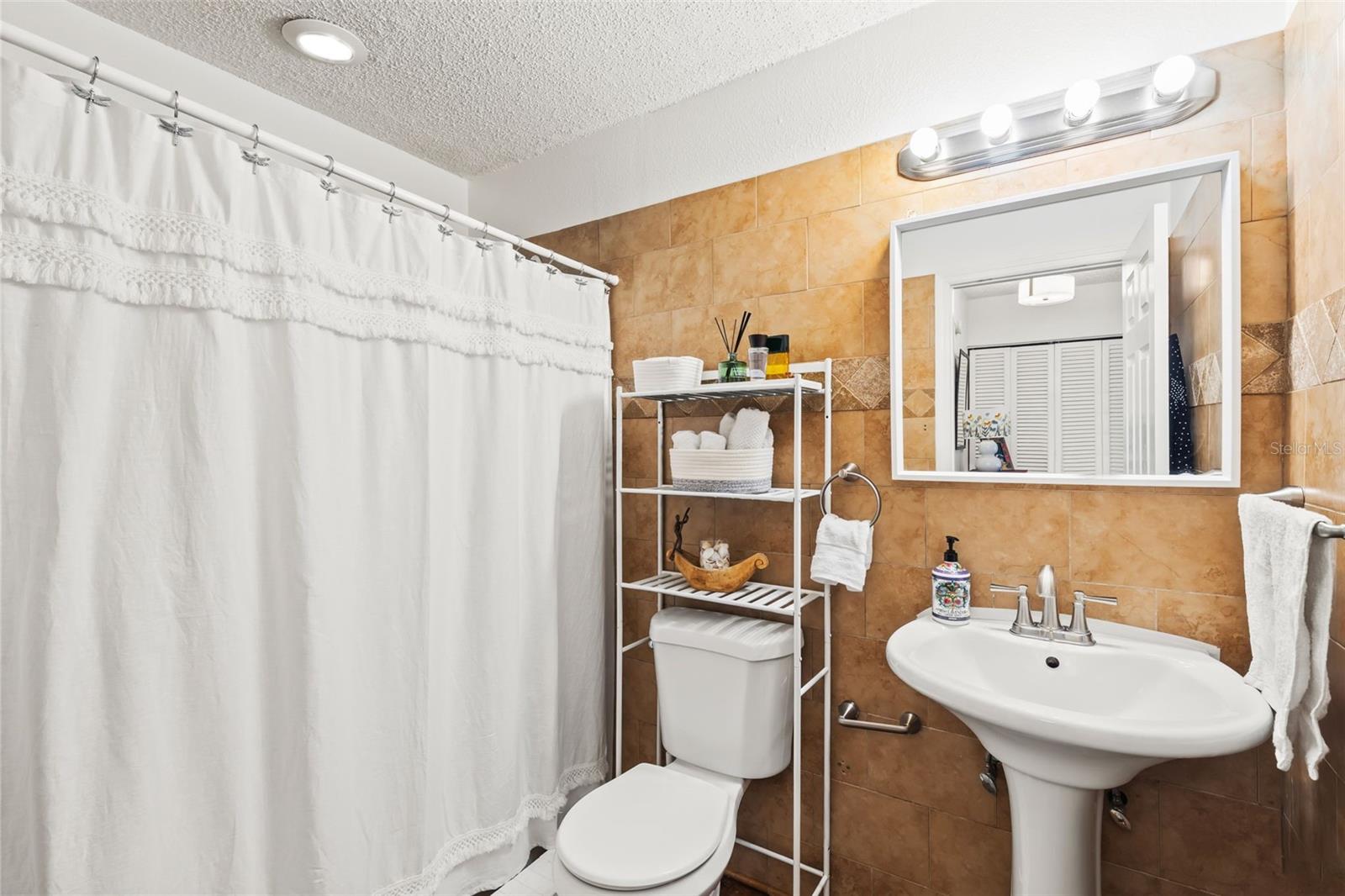 TB8425603 Property Photo