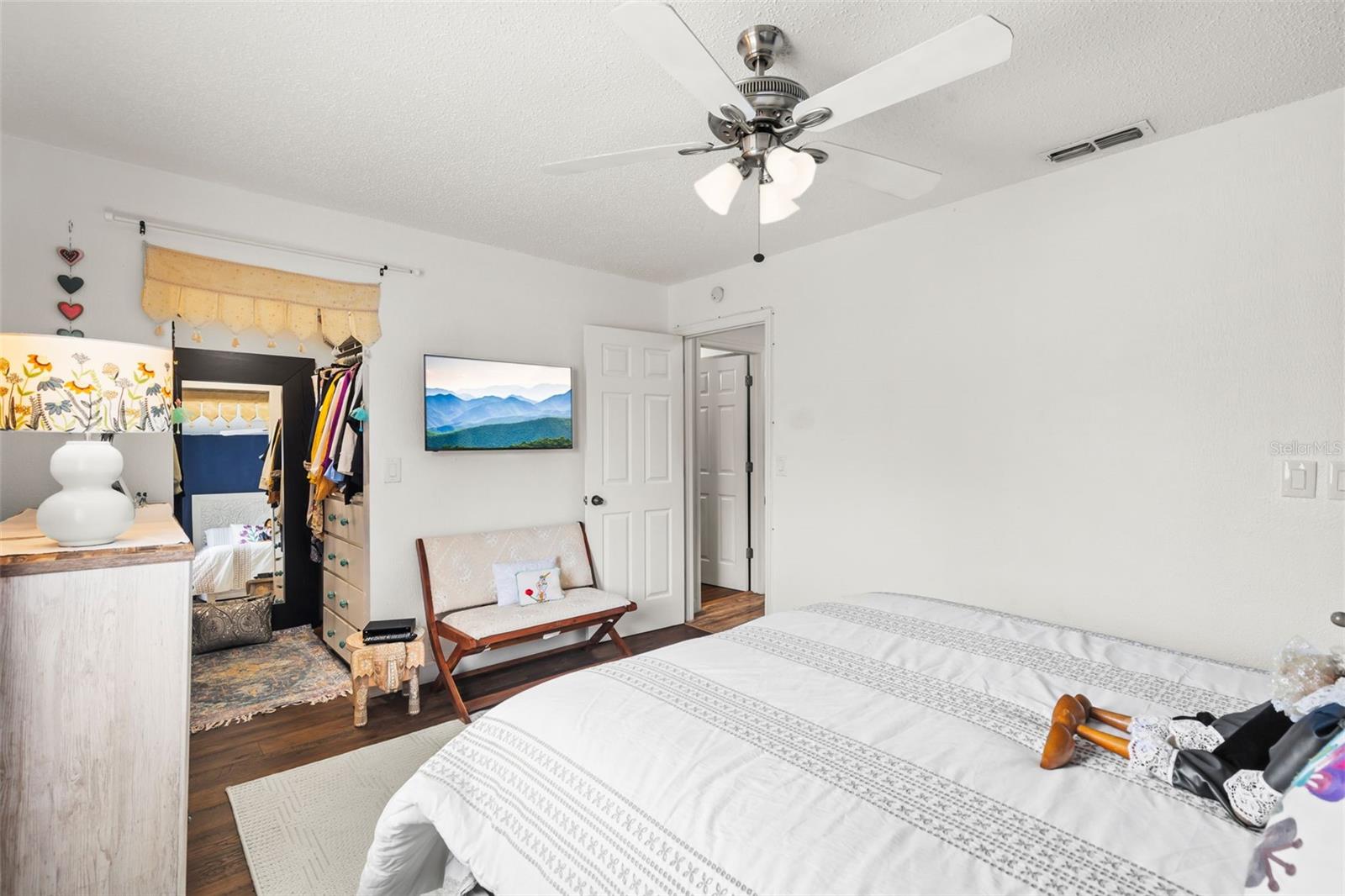 TB8425603 Property Photo