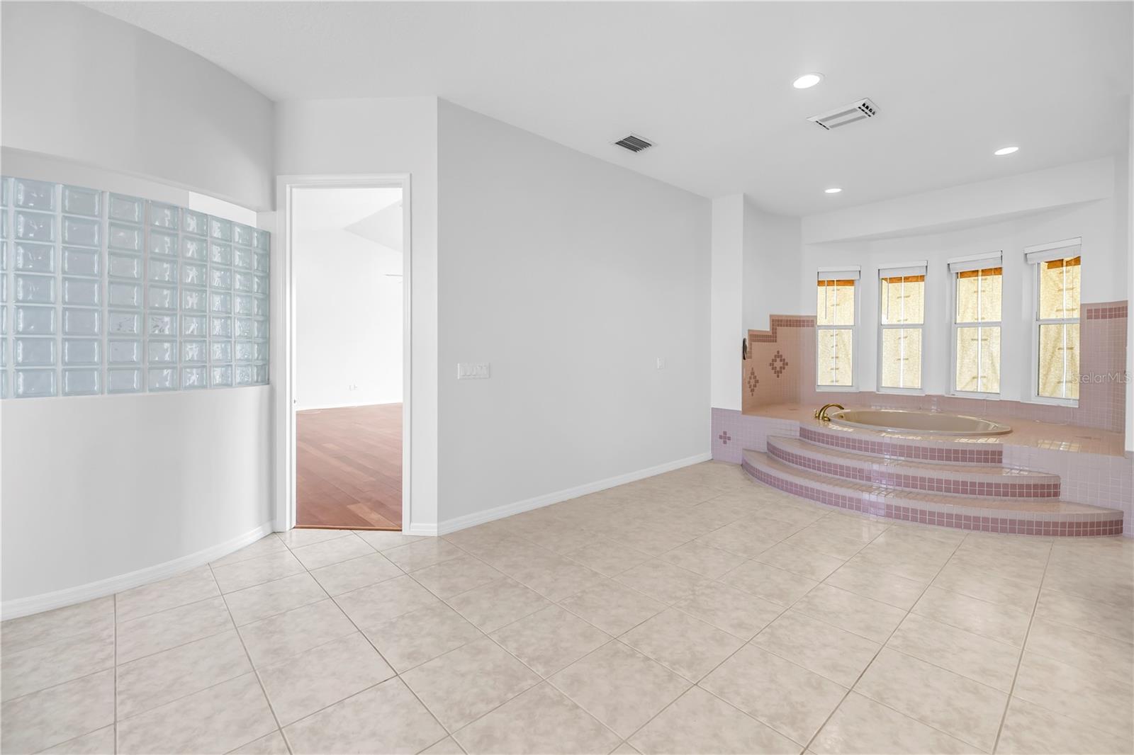 608 COLUMBUS DR, TIERRA VERDE, FL, 33715