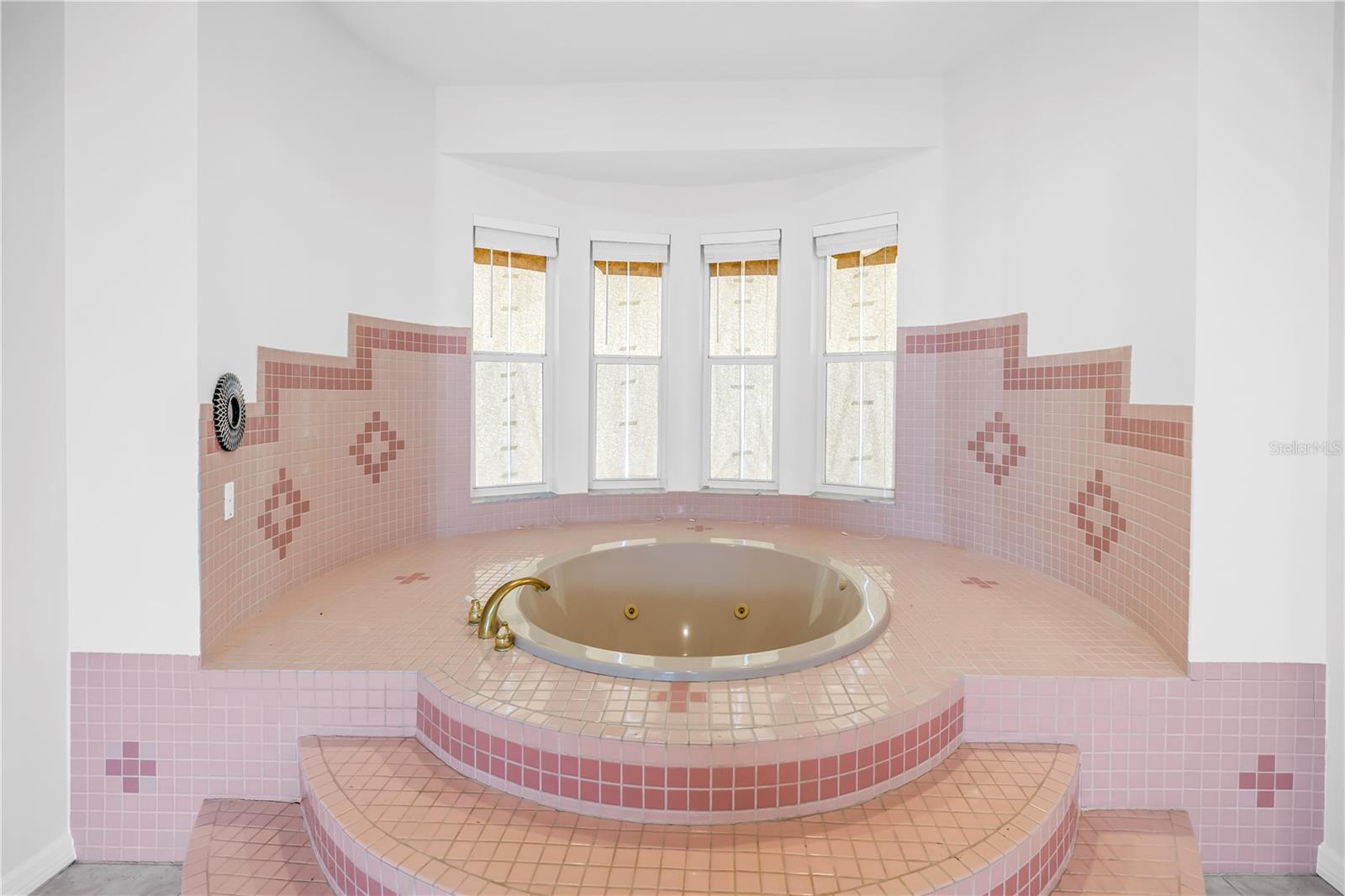 608 COLUMBUS DR, TIERRA VERDE, FL, 33715