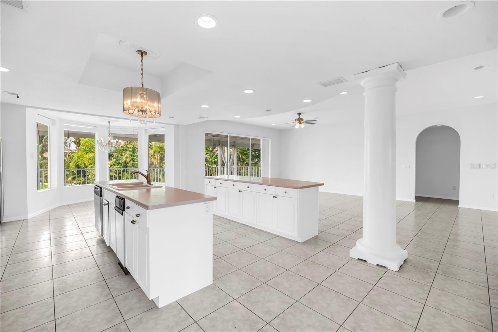 608 COLUMBUS DR, TIERRA VERDE, FL, 33715