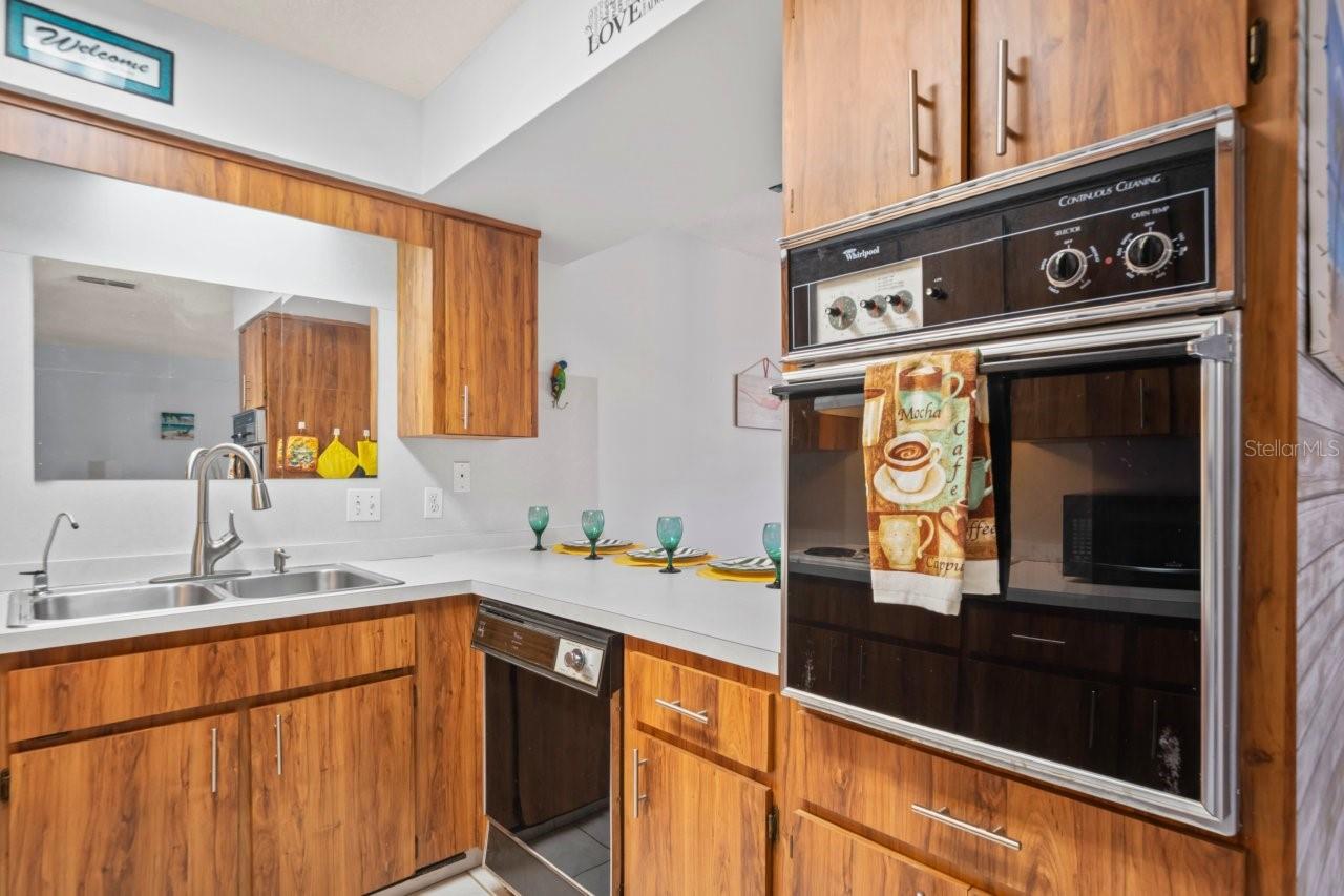 W7878816 Property Photo