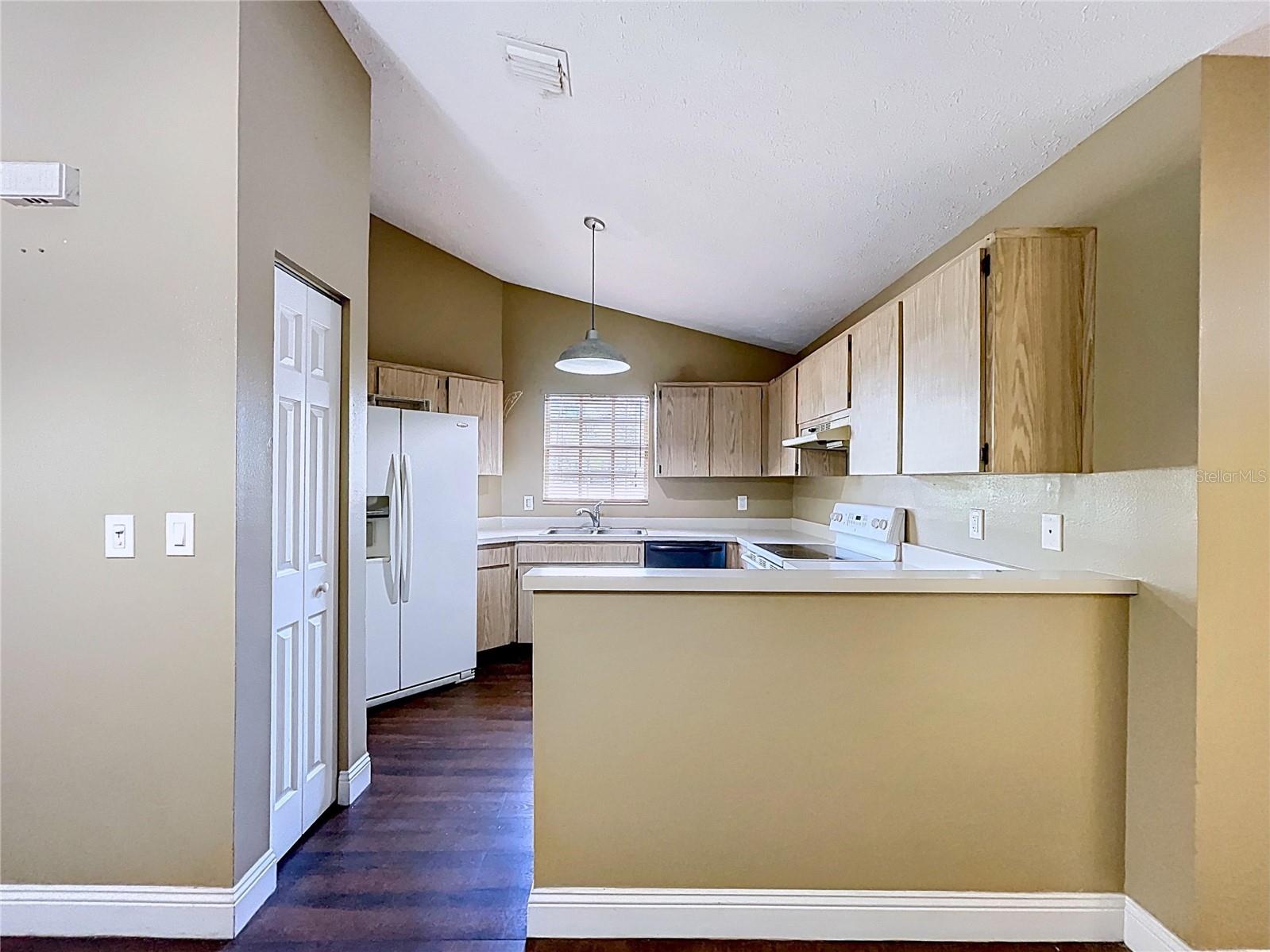 9476 FOREST HILLS PL #0, TAMPA, FL, 33612