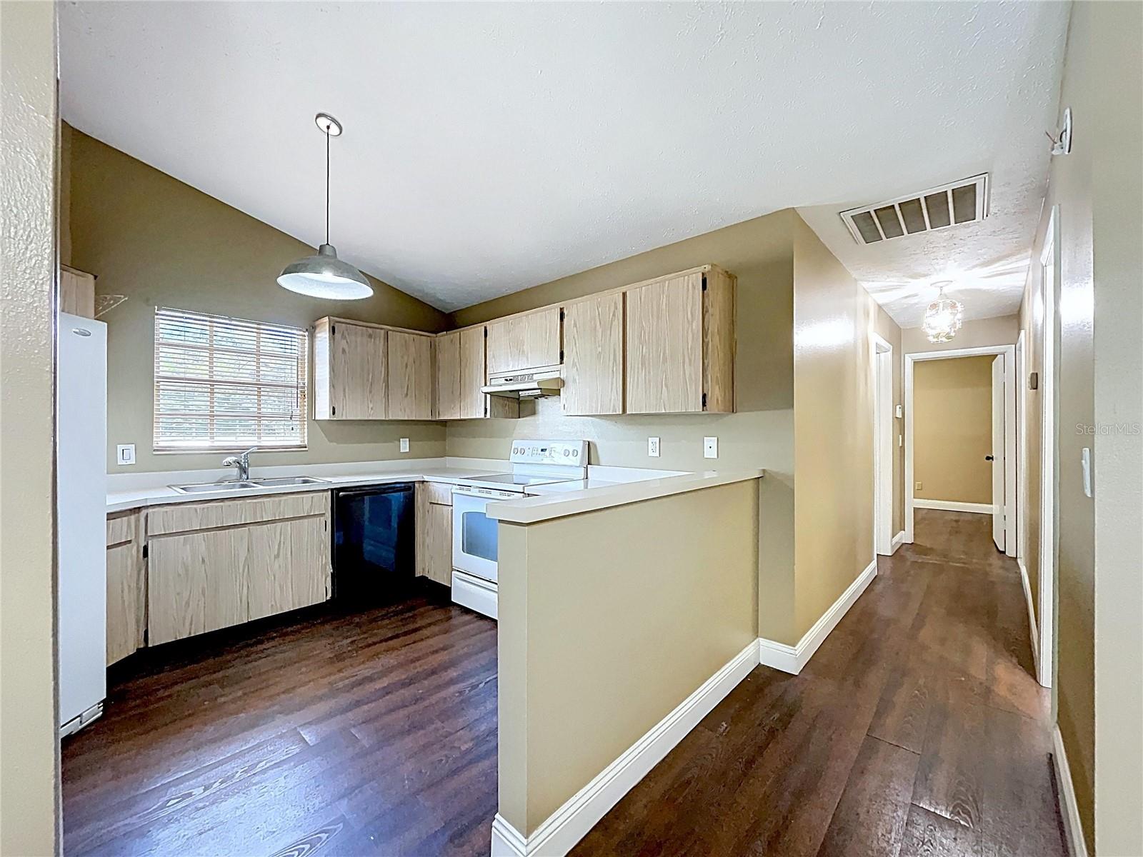 9476 FOREST HILLS PL #0, TAMPA, FL, 33612