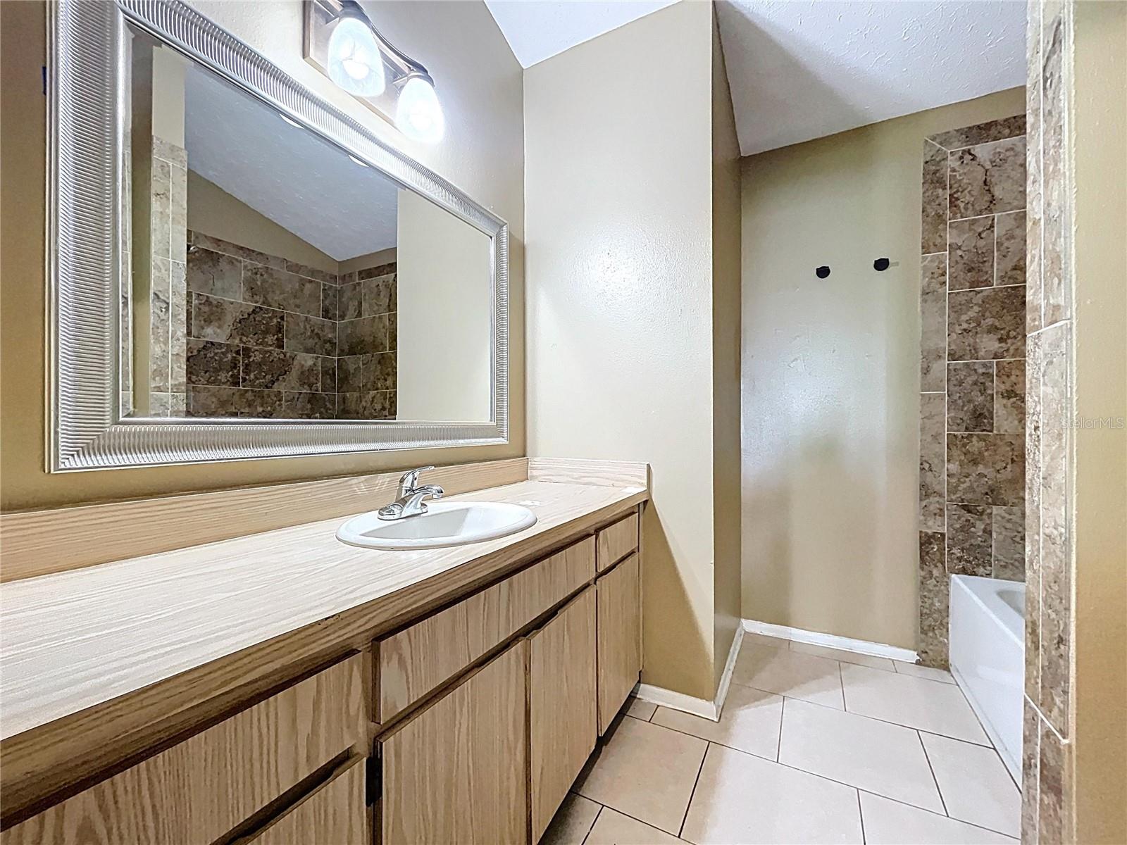 9476 FOREST HILLS PL #0, TAMPA, FL, 33612