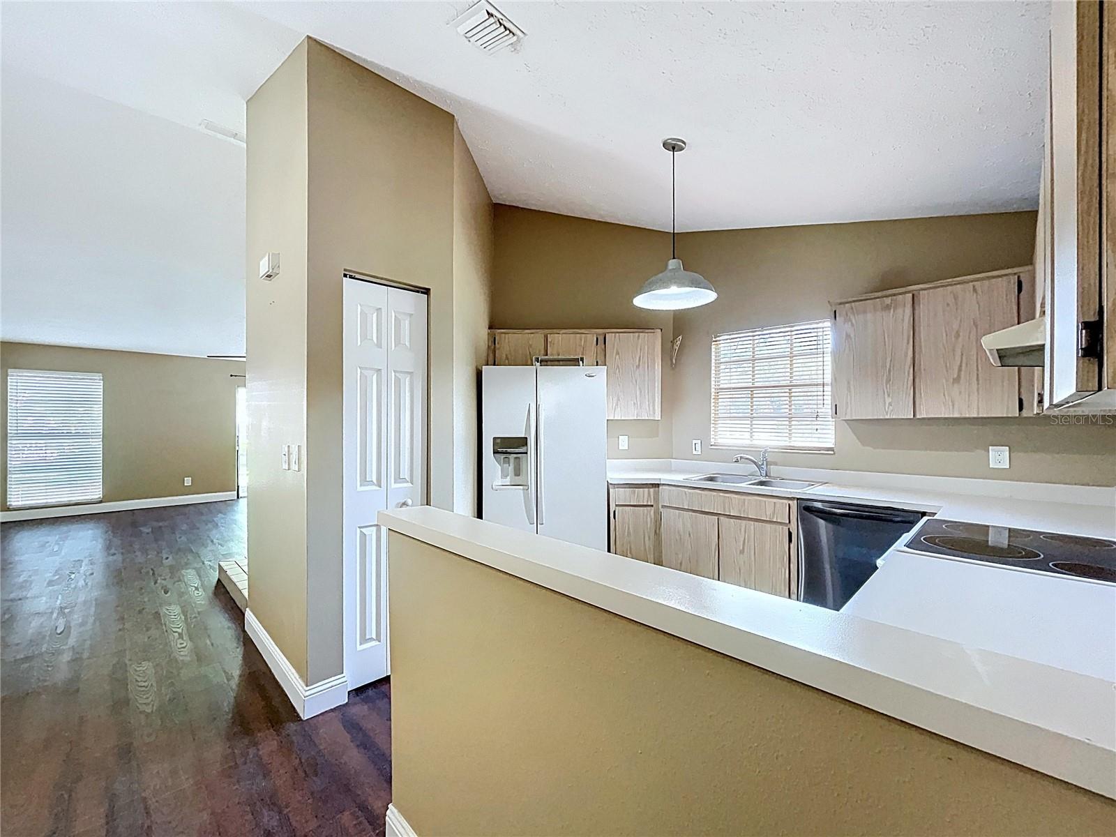 9476 FOREST HILLS PL #0, TAMPA, FL, 33612