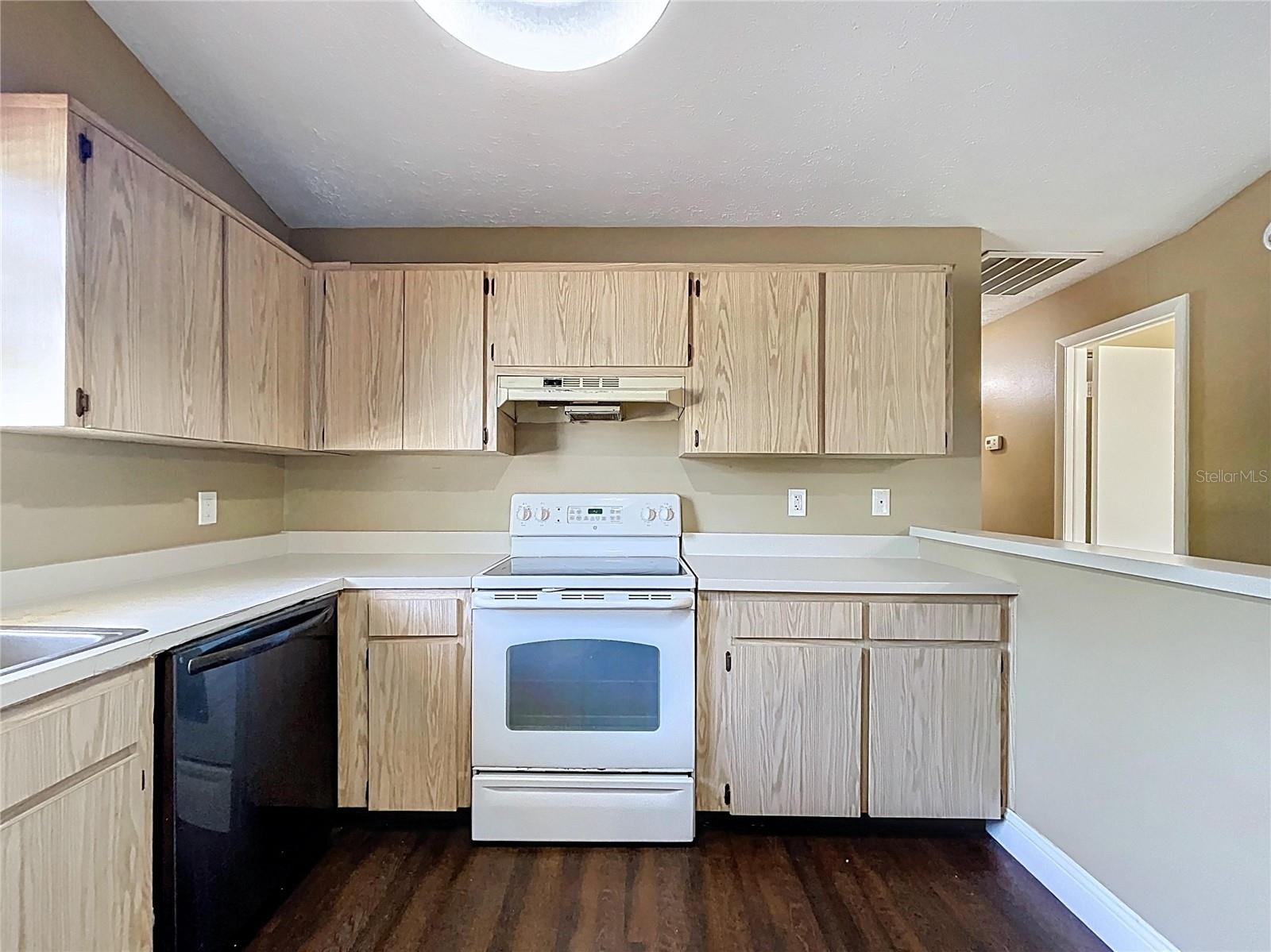 9476 FOREST HILLS PL #0, TAMPA, FL, 33612