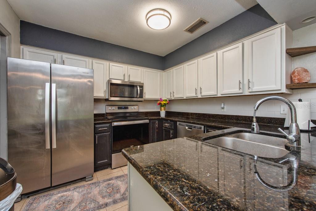 1013 HALLWOOD LOOP, BRANDON, FL, 33511