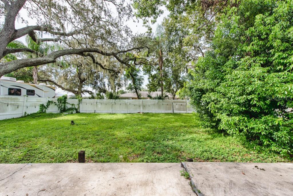 1013 HALLWOOD LOOP, BRANDON, FL, 33511