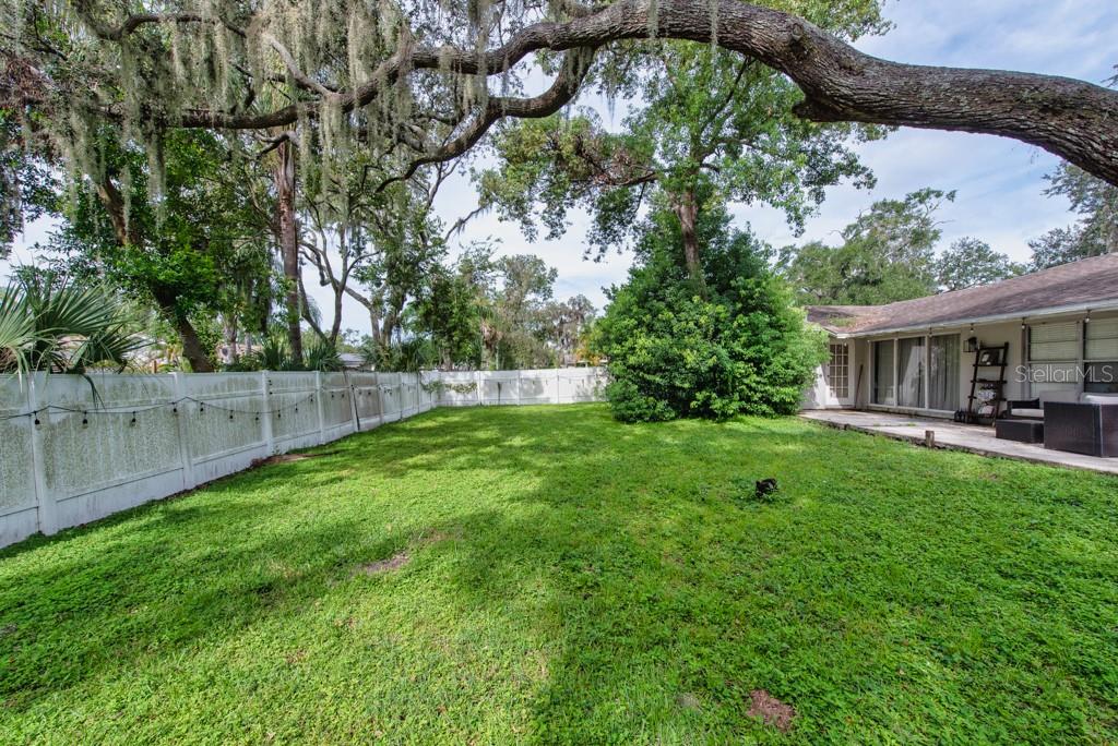 1013 HALLWOOD LOOP, BRANDON, FL, 33511