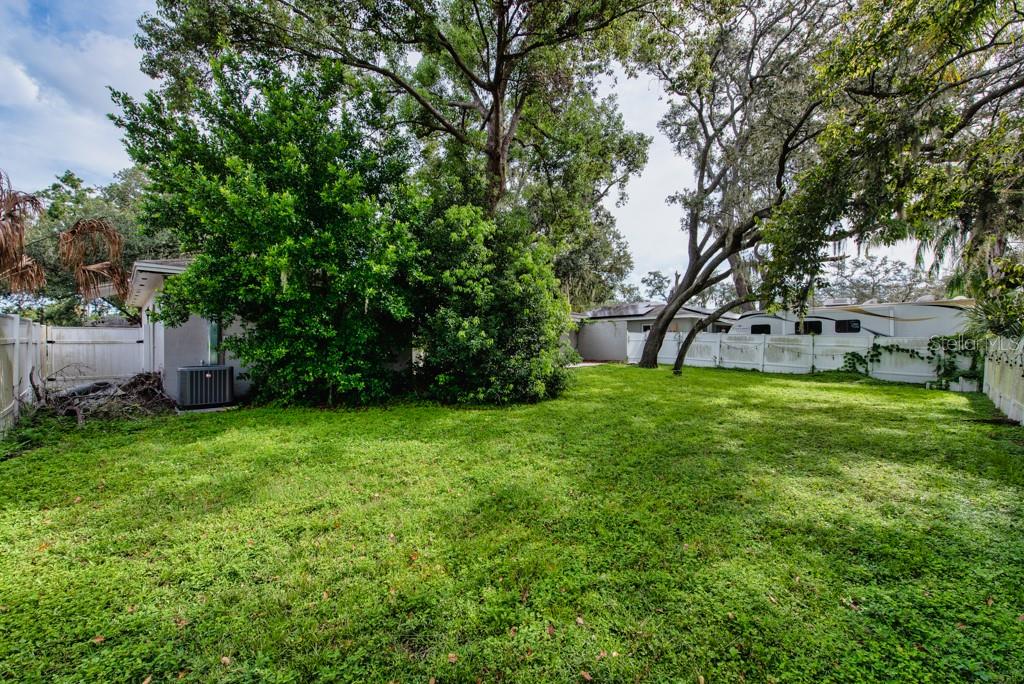 1013 HALLWOOD LOOP, BRANDON, FL, 33511