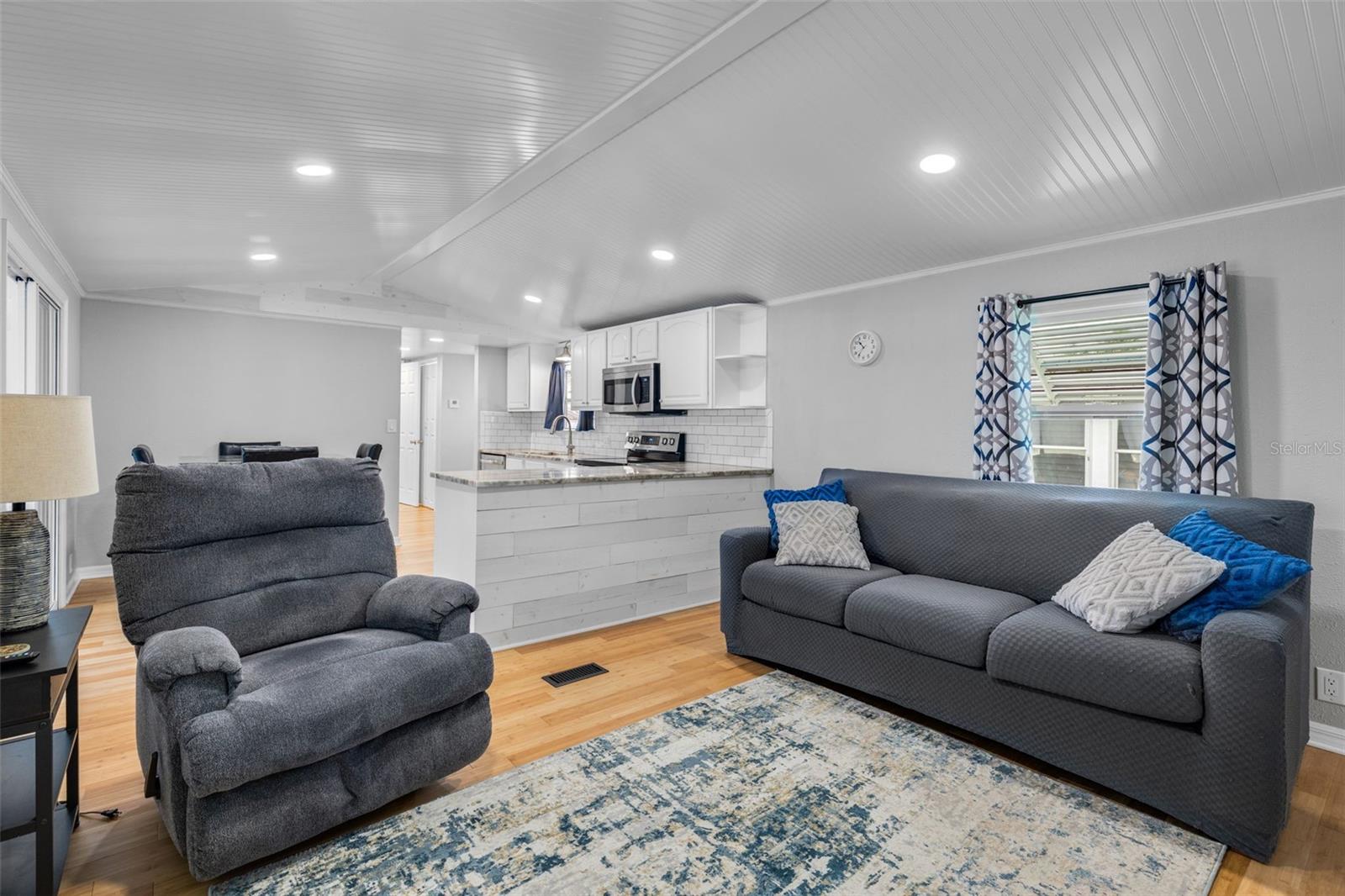 O6342634 Property Photo